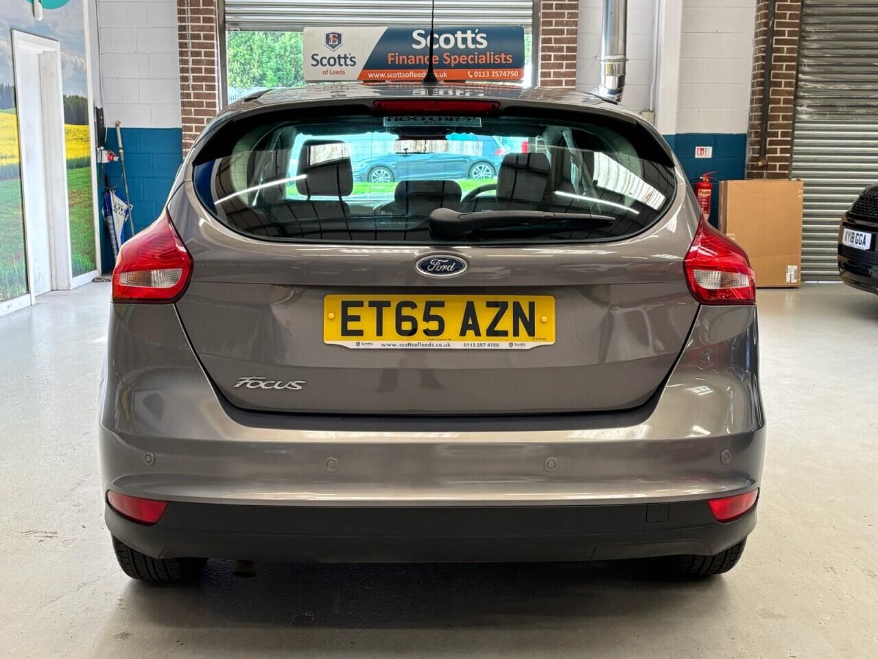 Ford Focus view 6