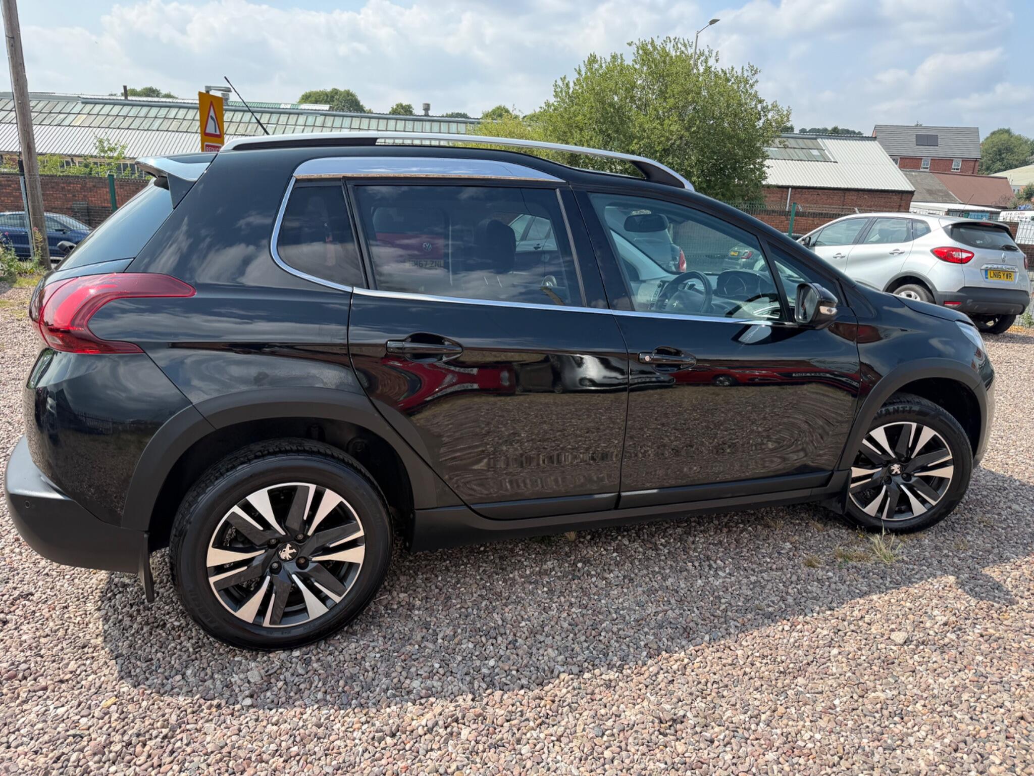 Peugeot 2008 view 15