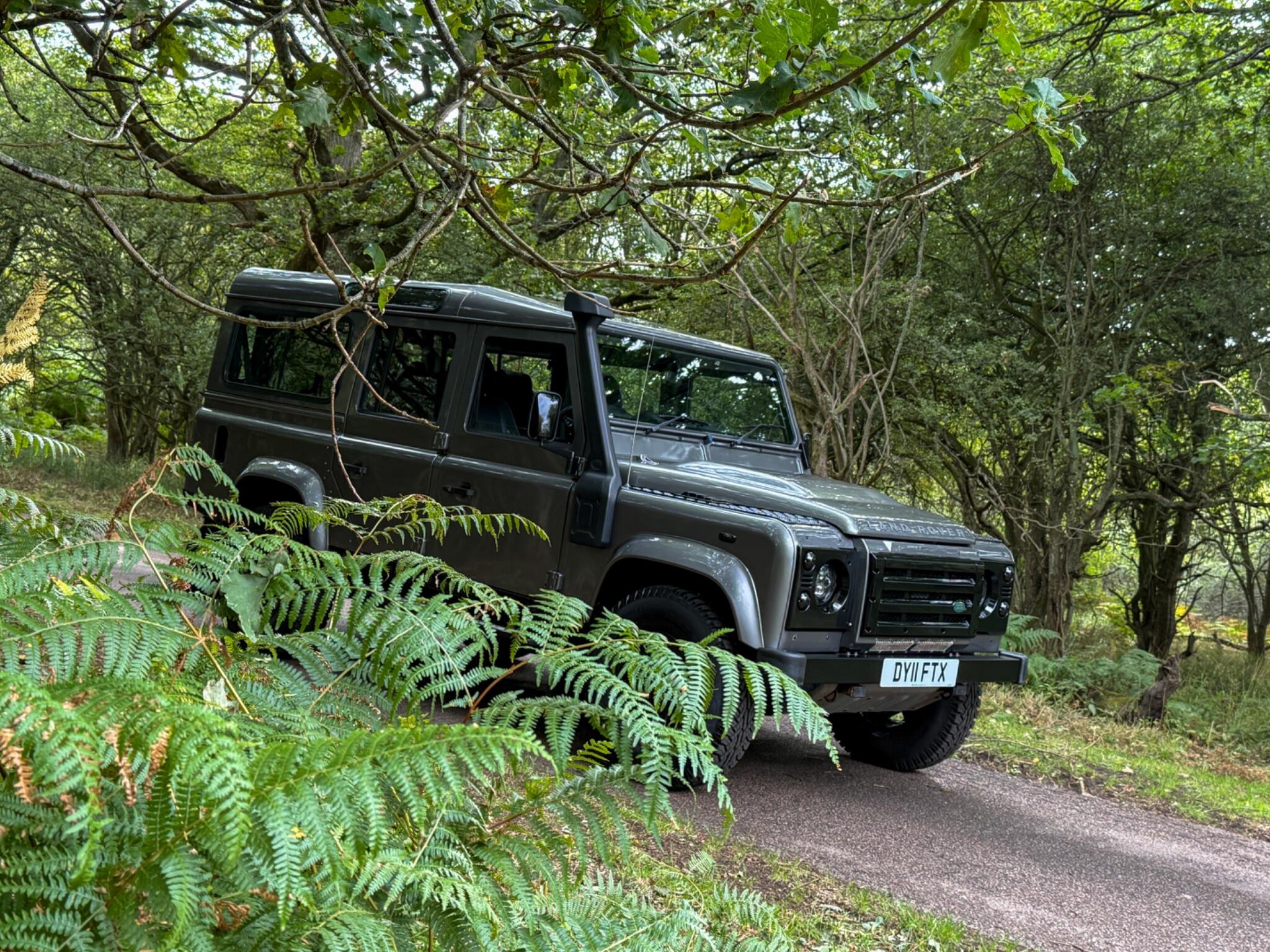 Land Rover Defender view 39