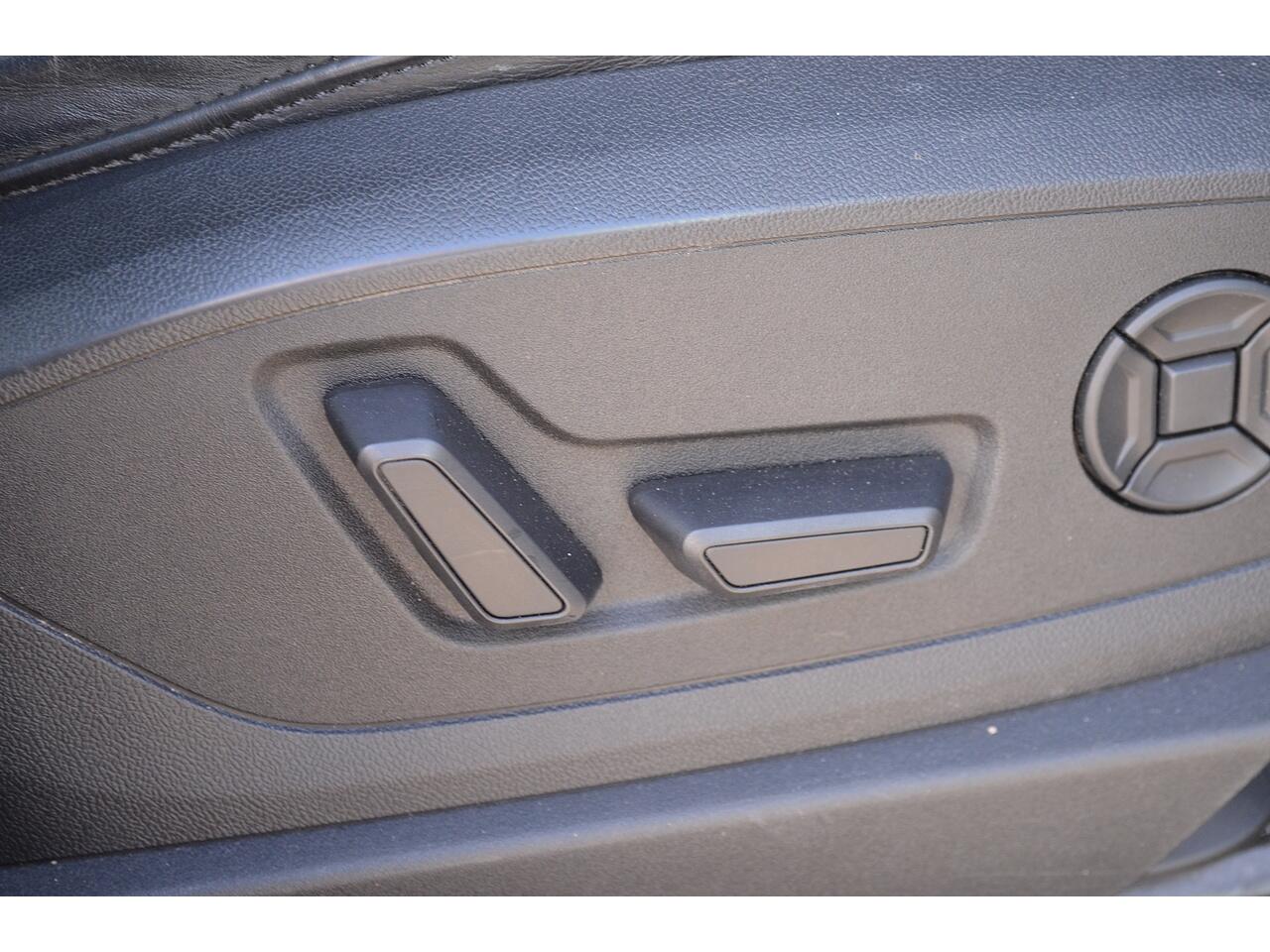Audi E-Tron view 33