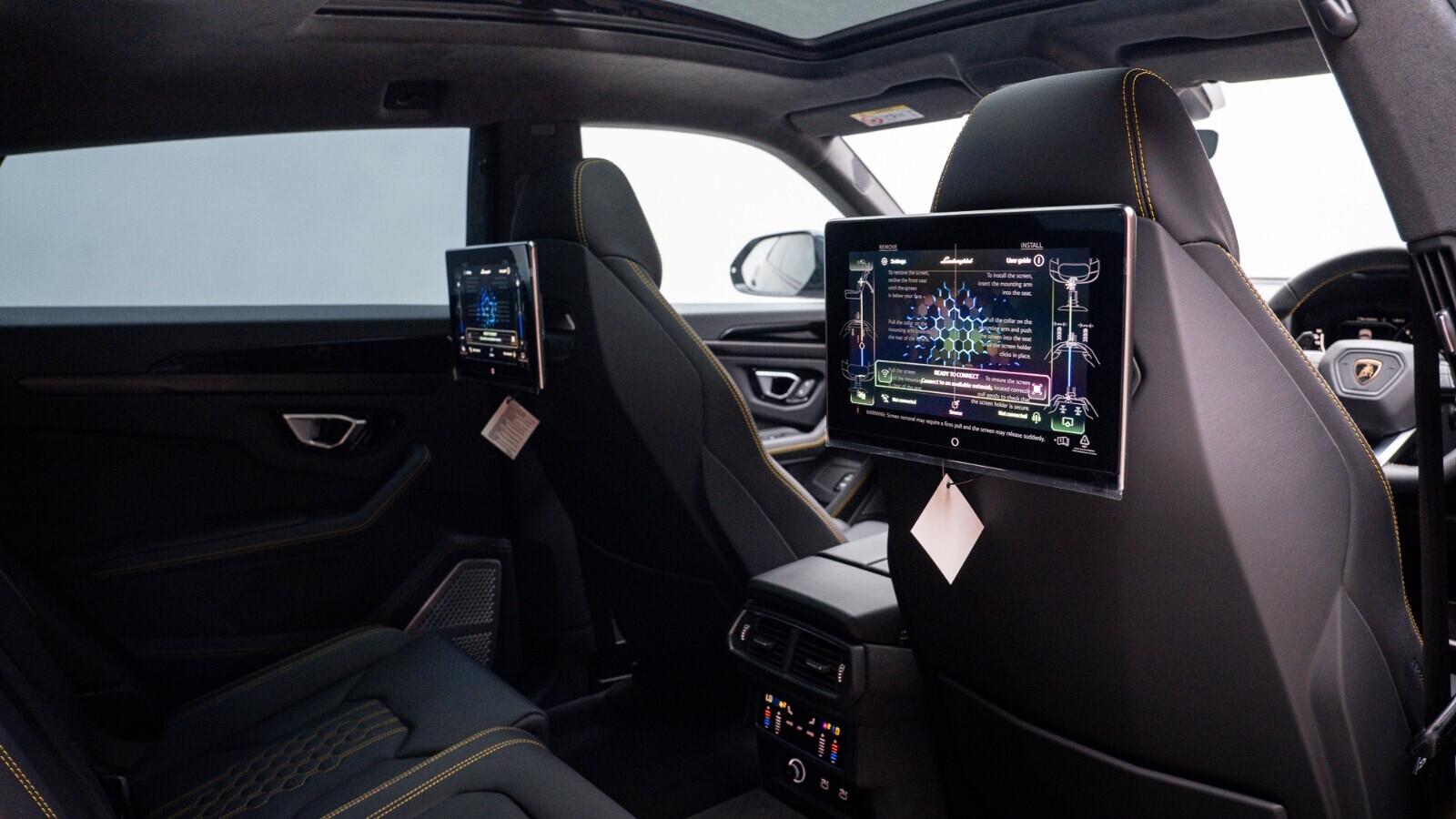 Lamborghini Urus view 8
