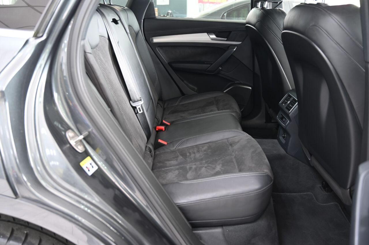 Audi Q5 view 16