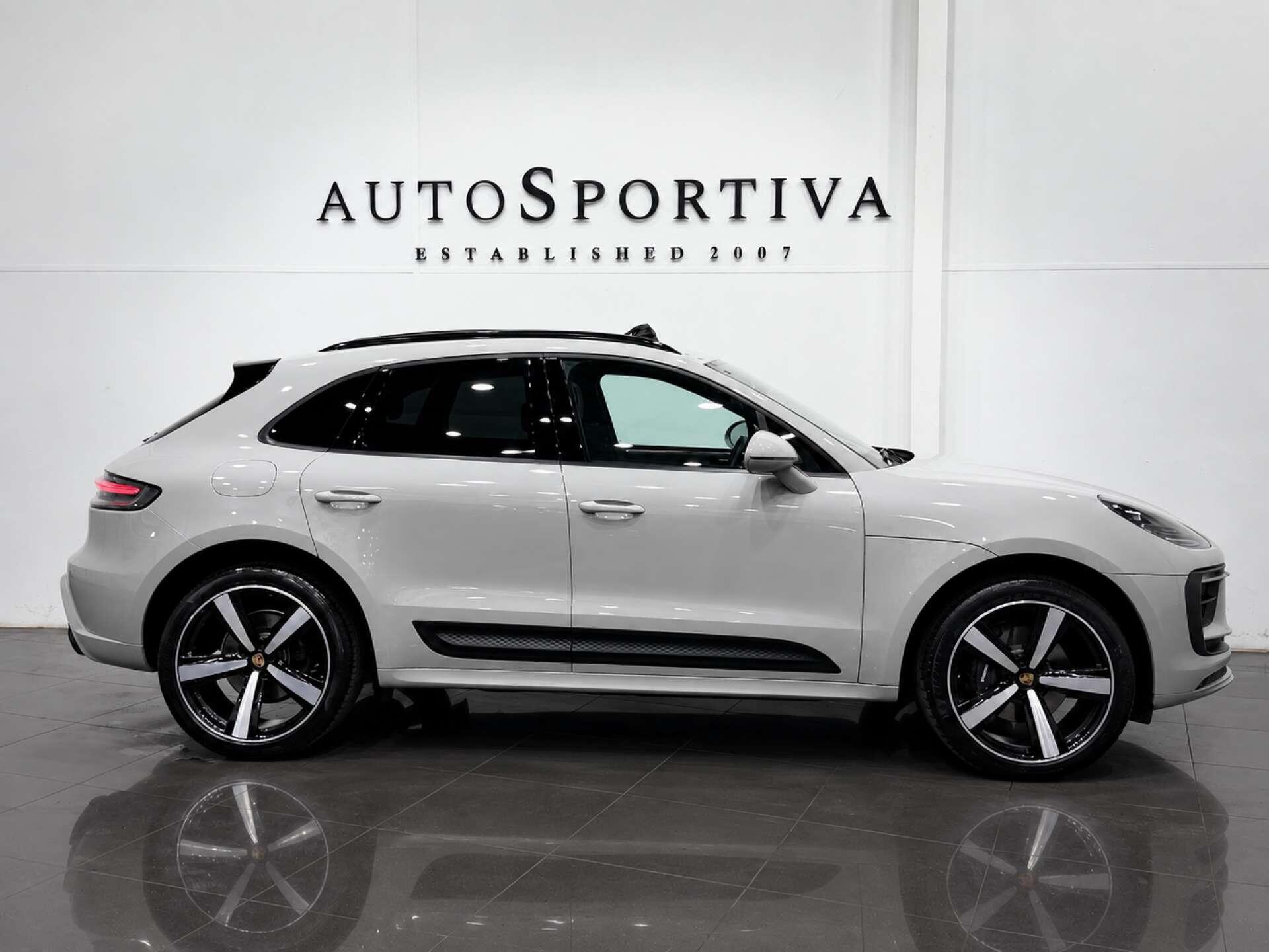 Porsche Macan view 3