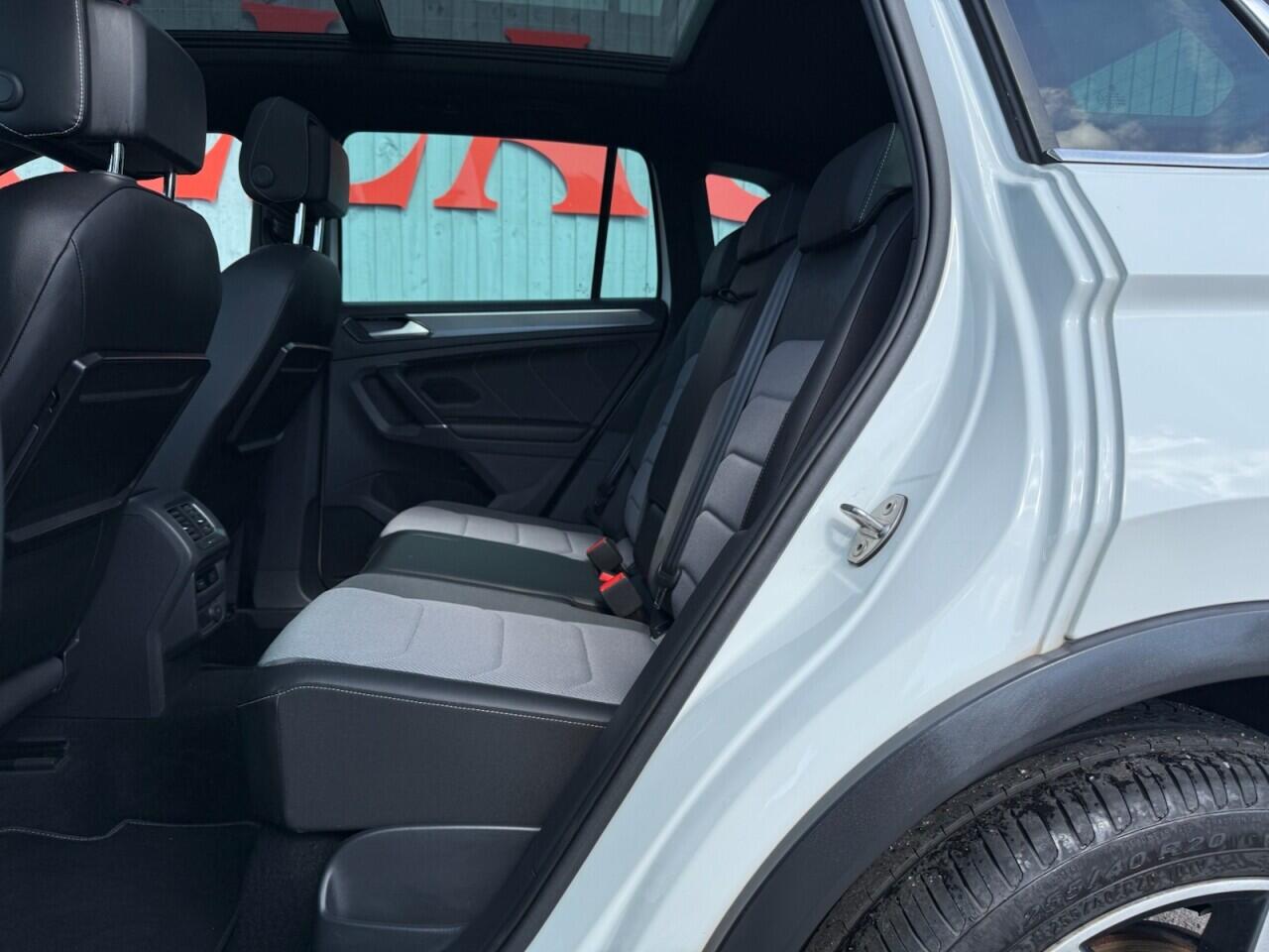 Volkswagen Tiguan view 31