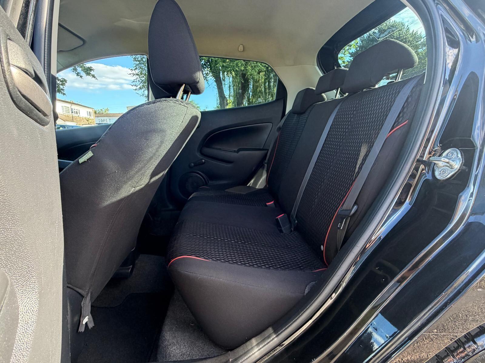 Mazda Mazda2 view 17