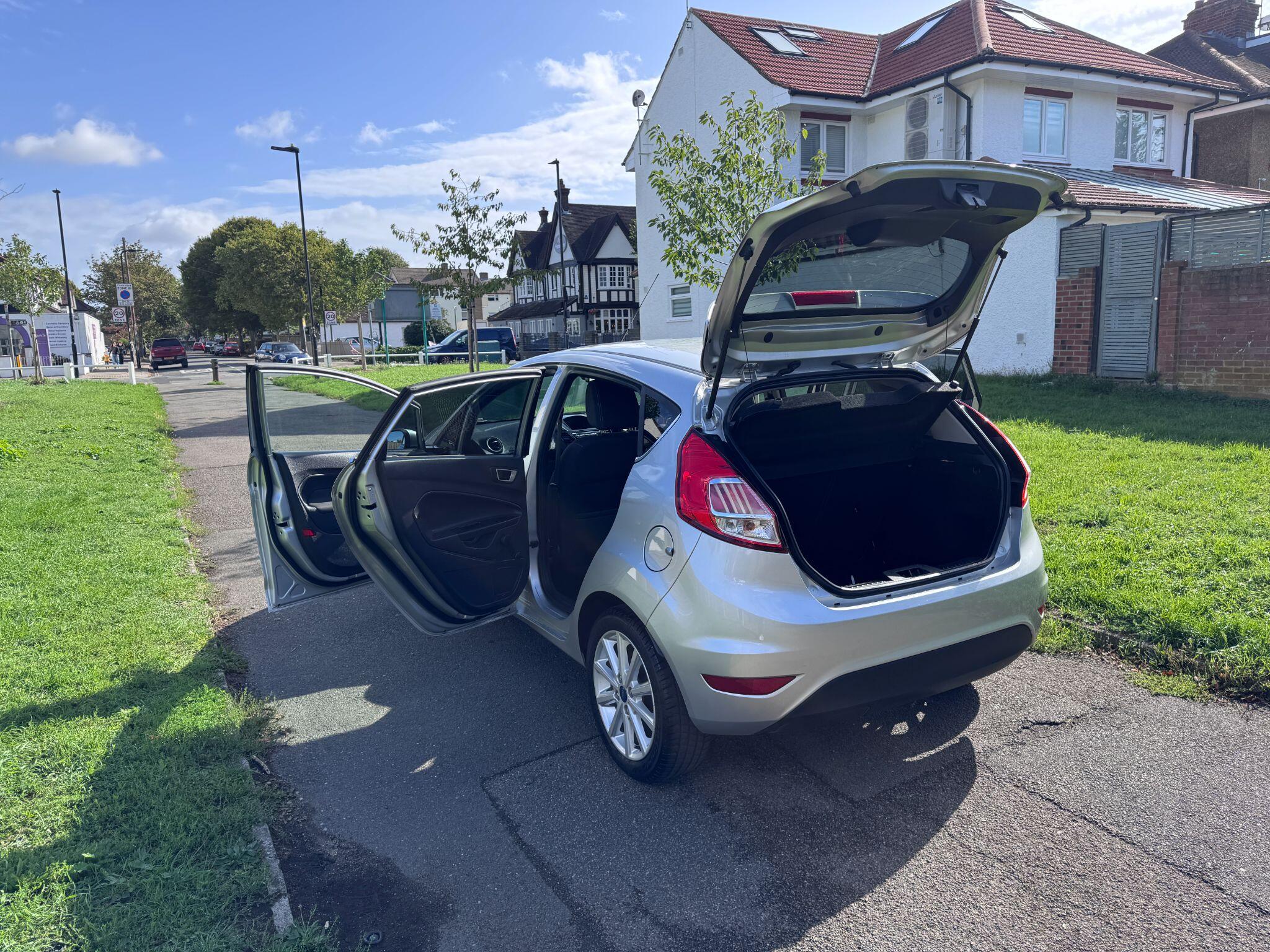 2017 Ford Fiesta image 31