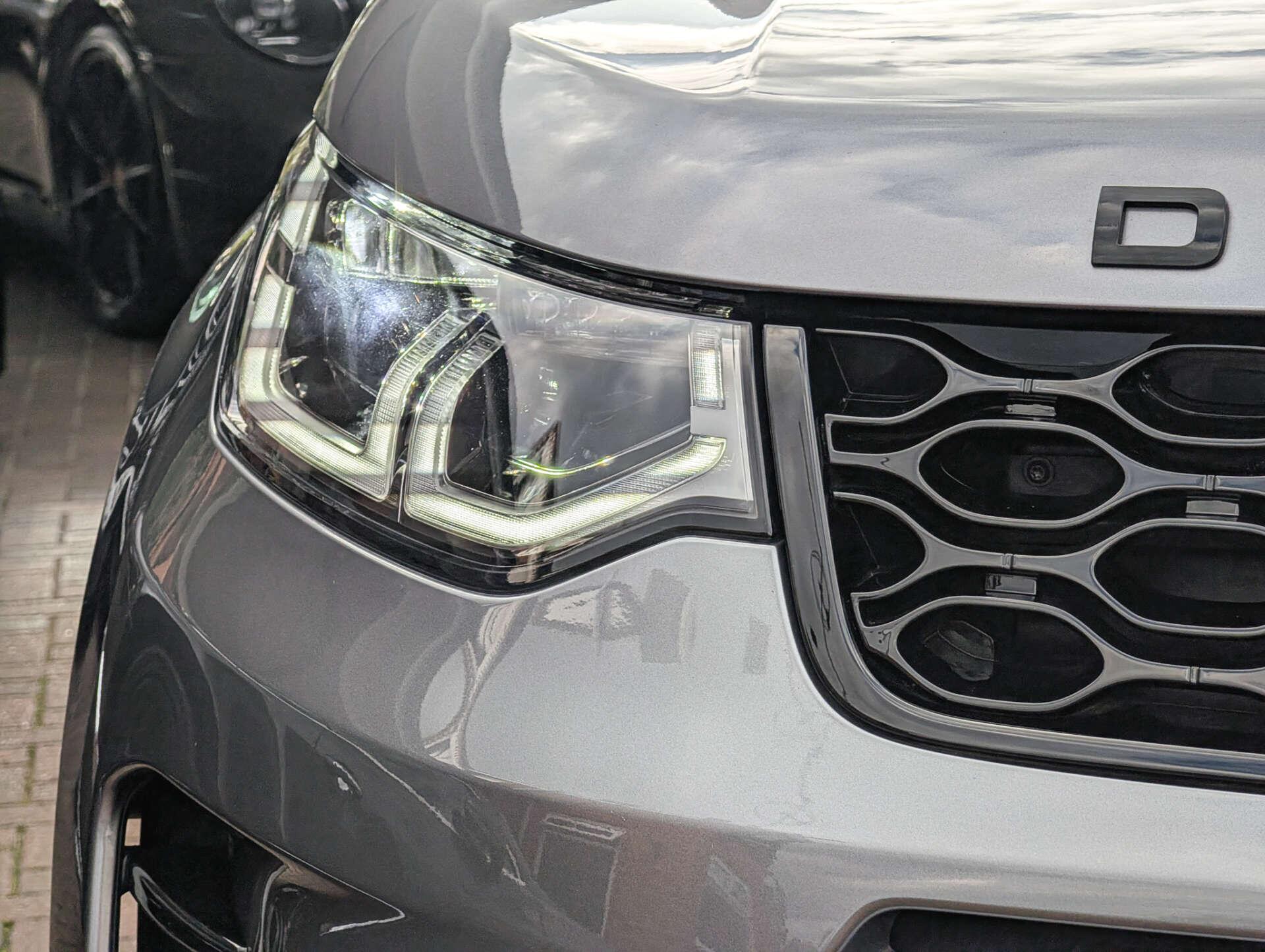 Land Rover Discovery Sport view 9