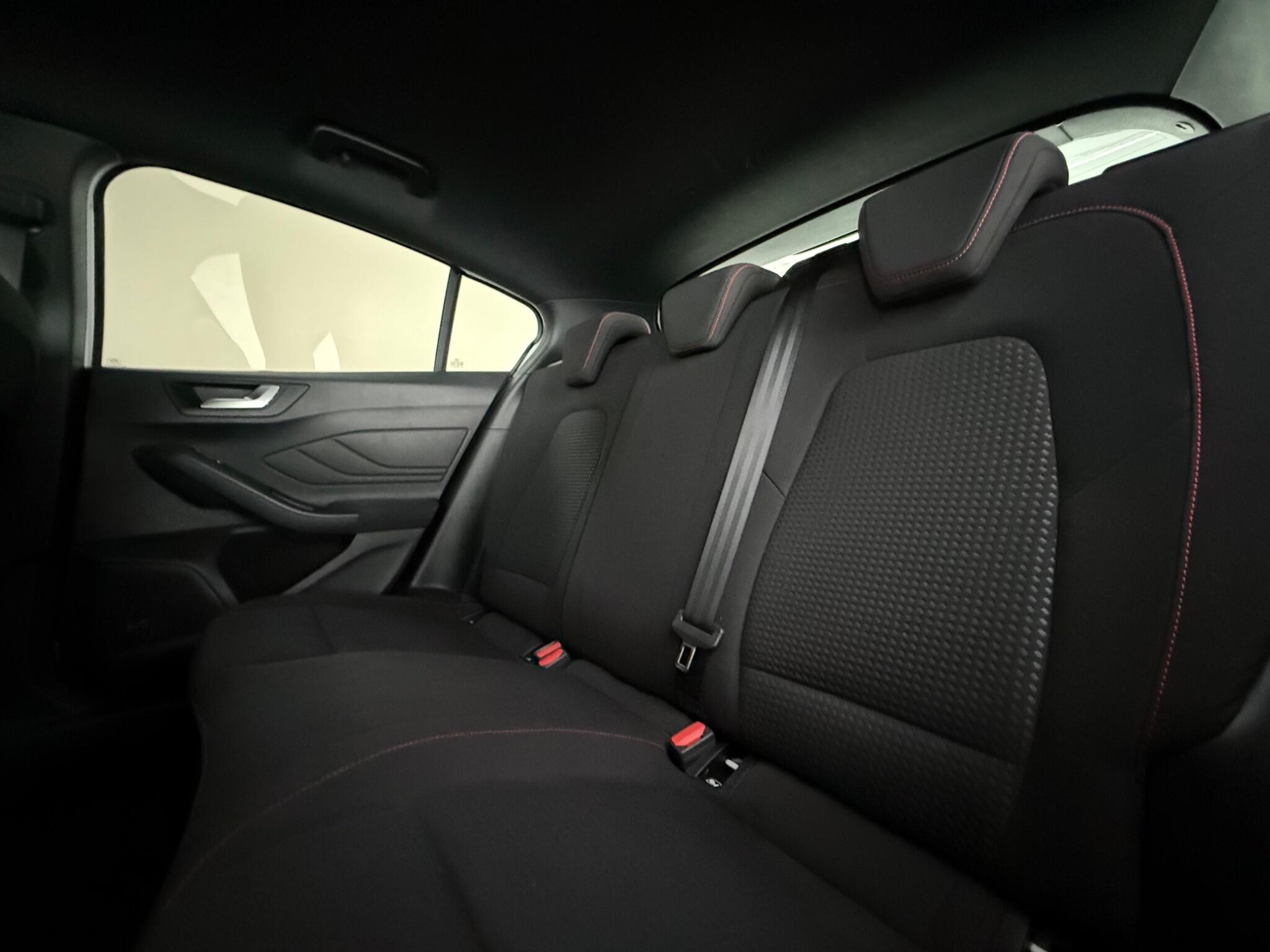 Ford Focus view 29