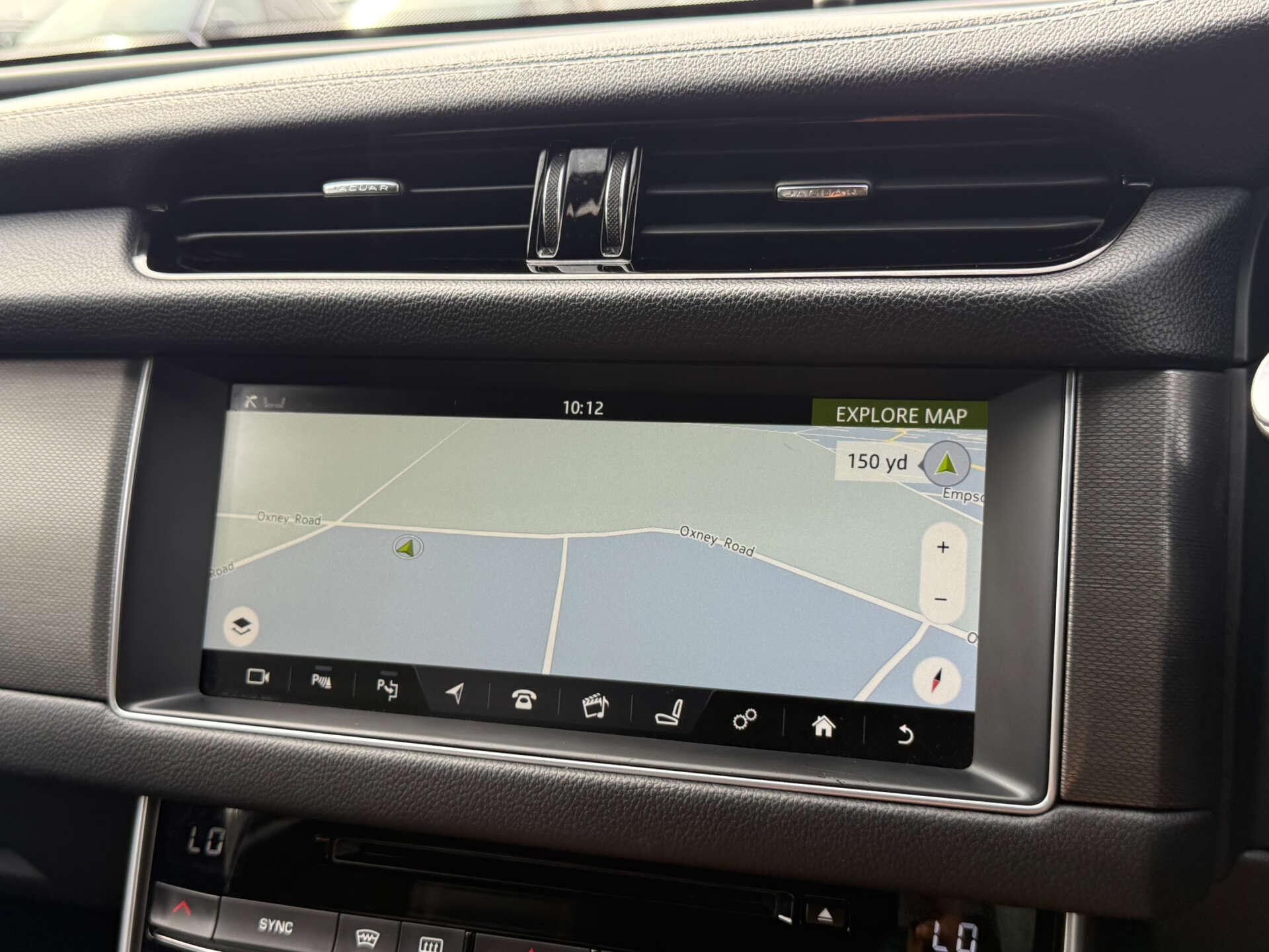 Jaguar XF view 50