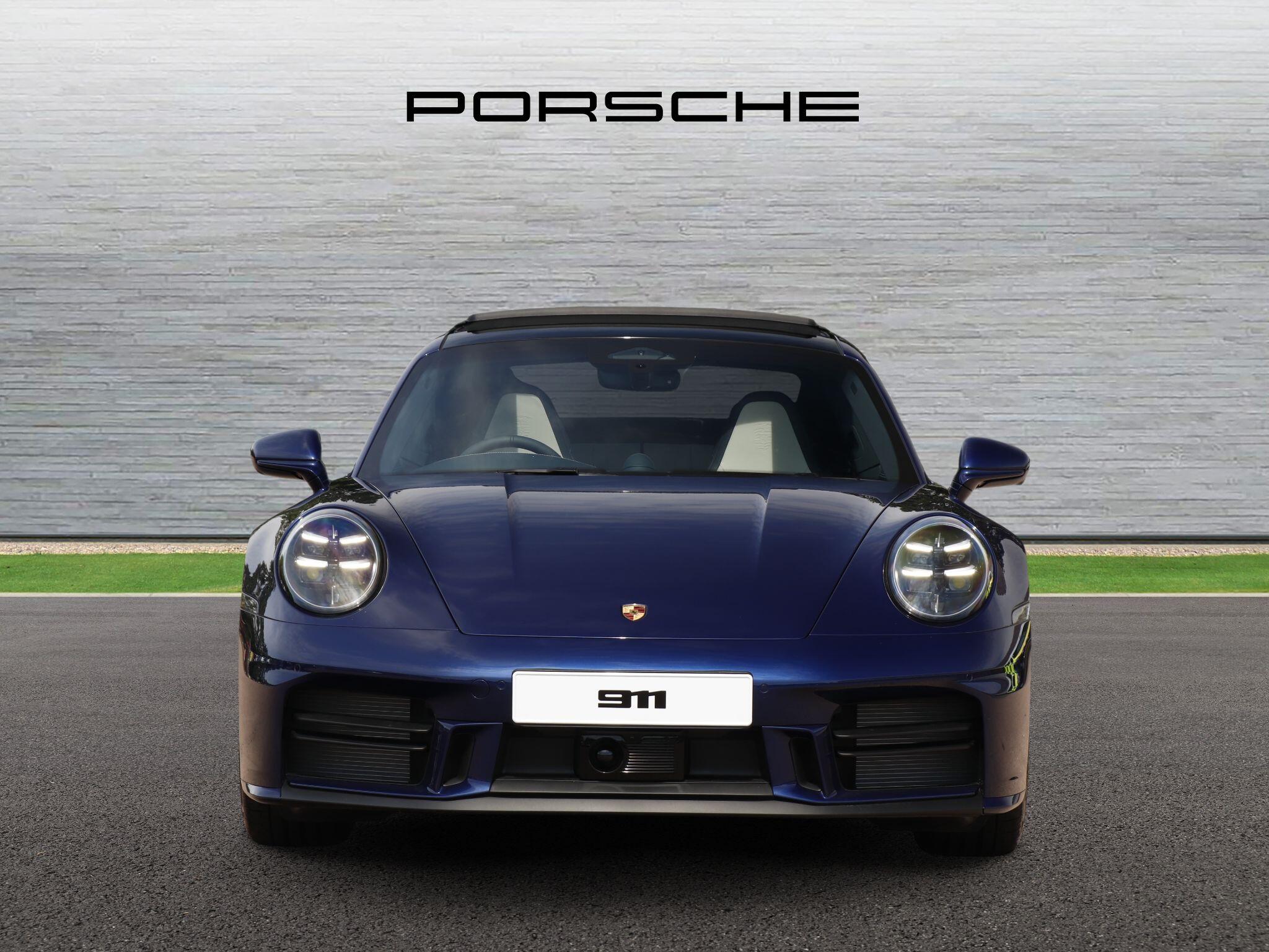 Porsche 911 view 8