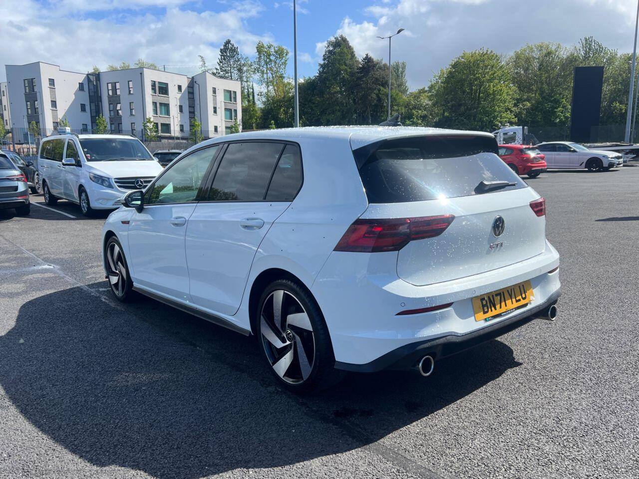Volkswagen Golf view 4
