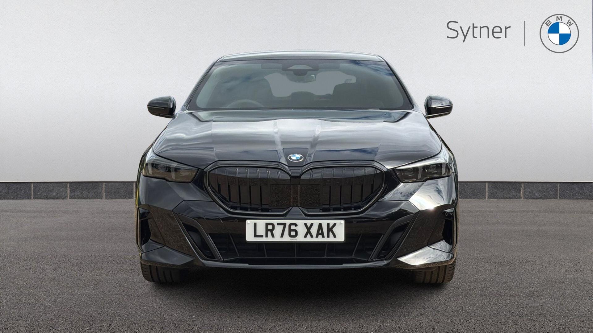 BMW 5 Series view 16