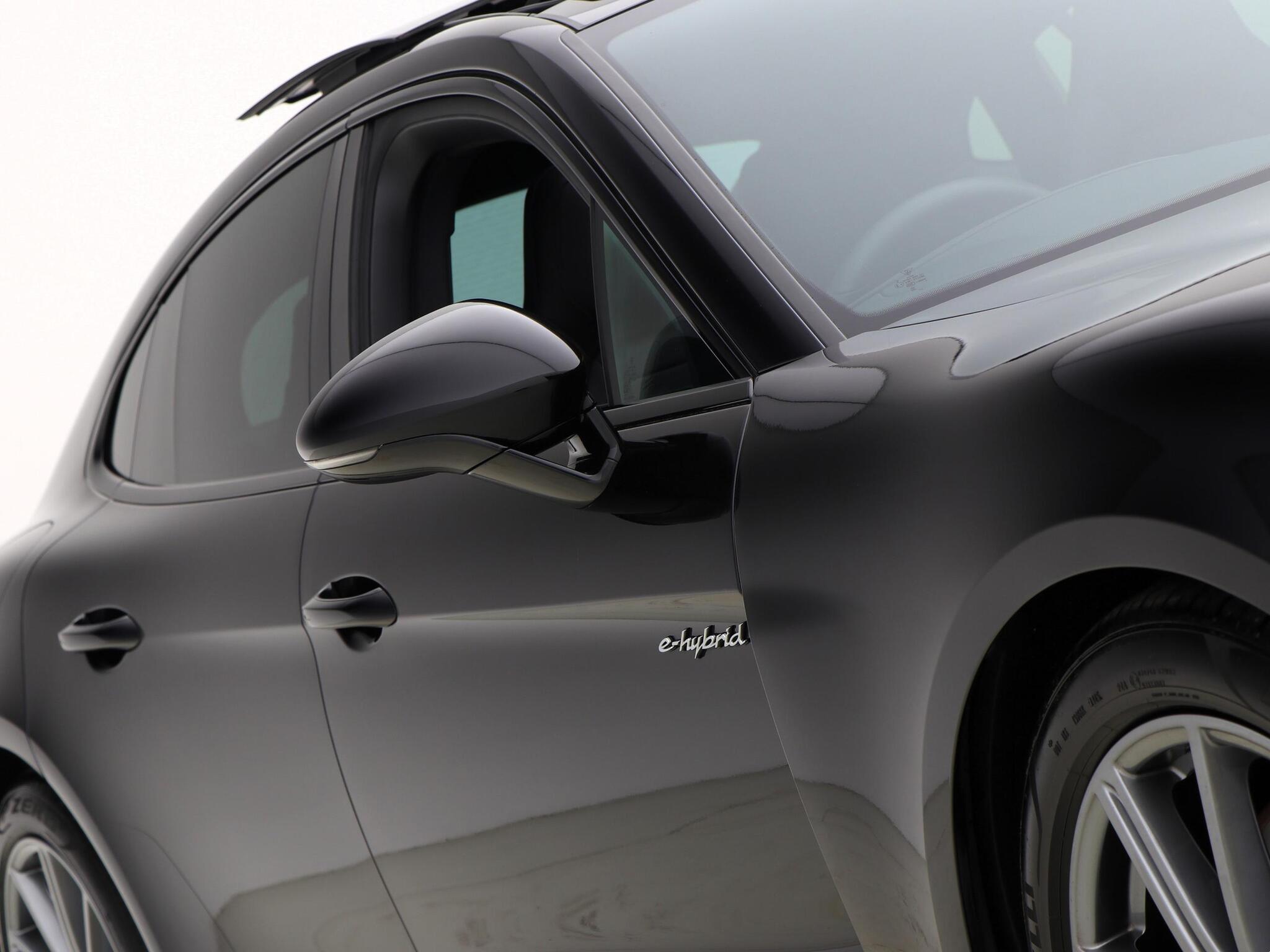 Porsche Panamera view 11