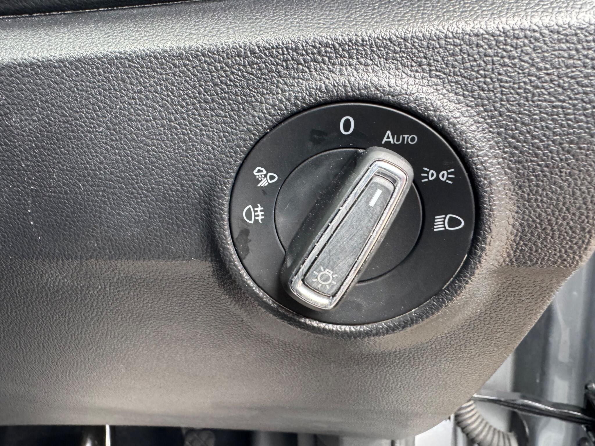 Volkswagen T-Roc view 24