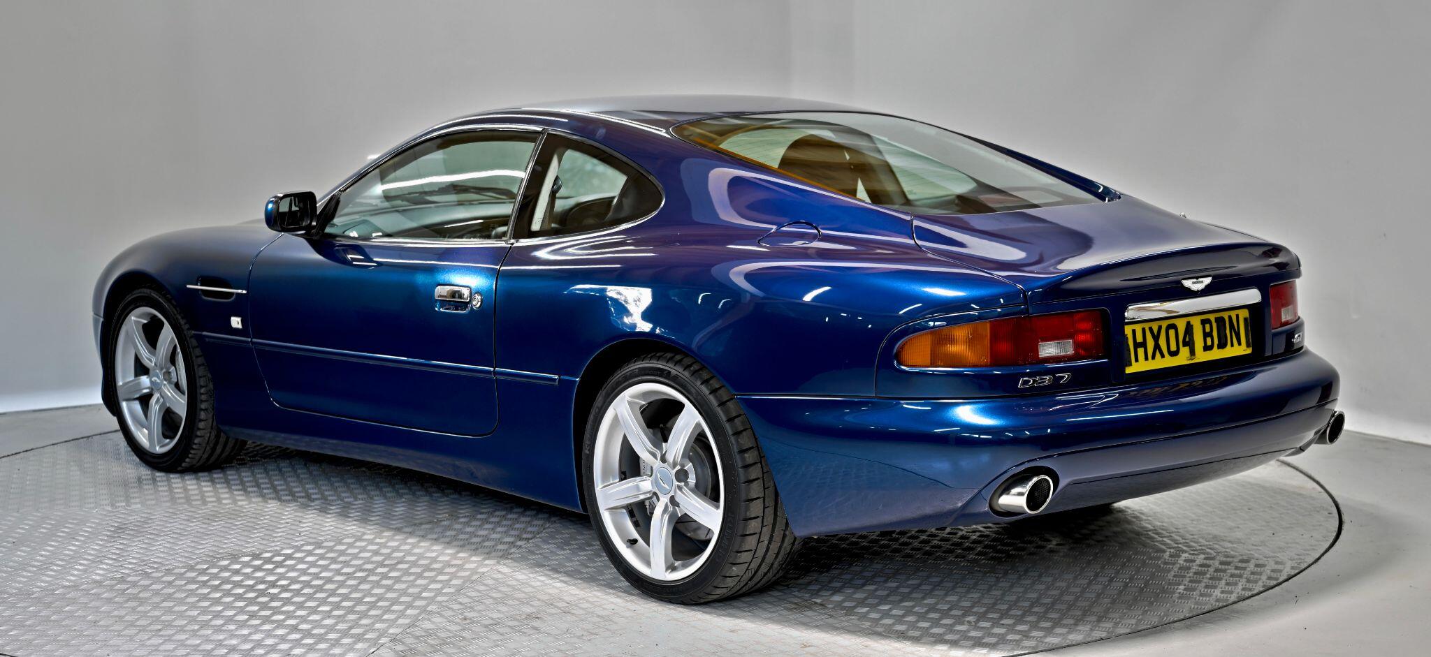 Aston Martin DB7 view 4