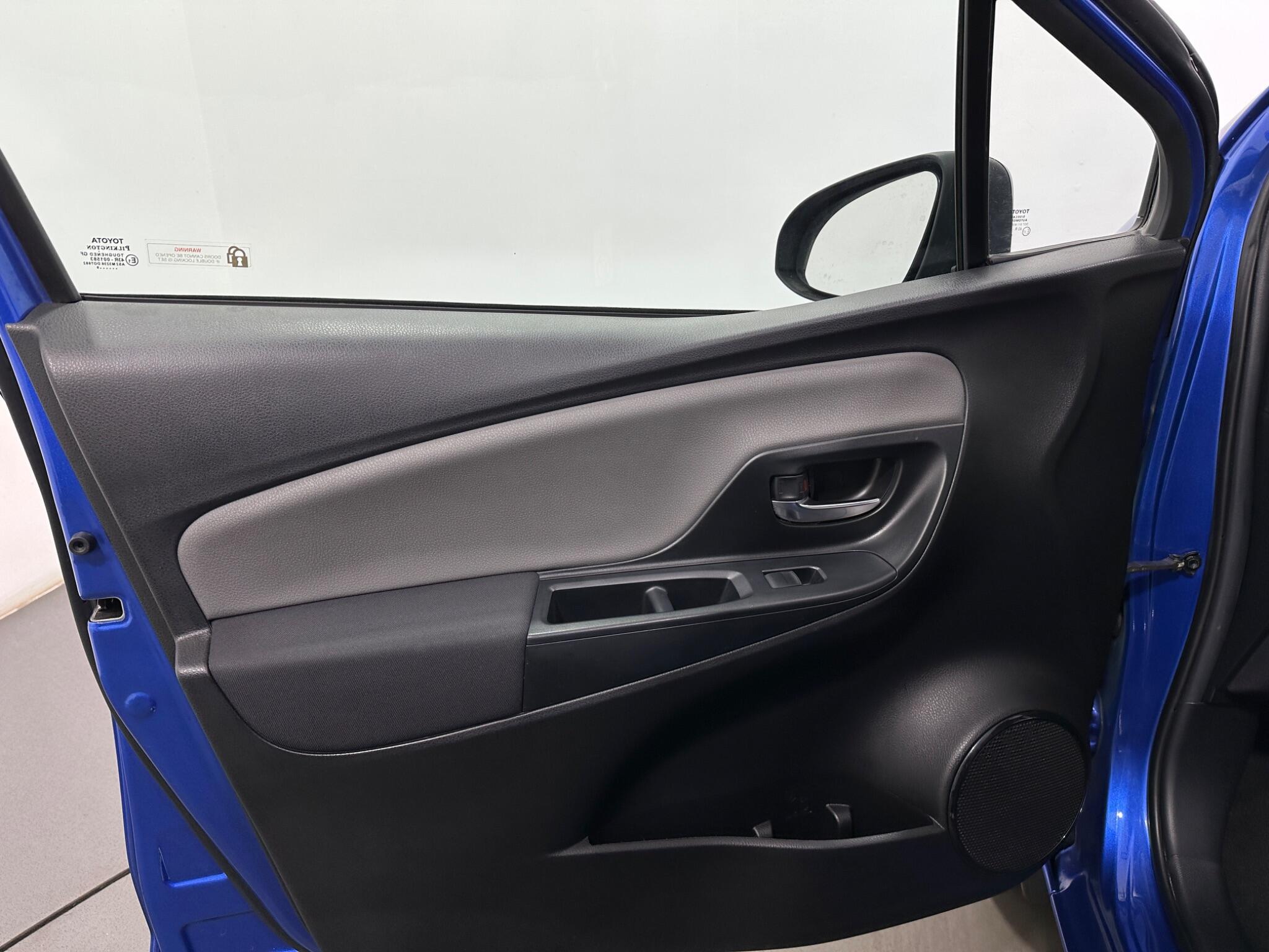 Toyota Yaris view 35