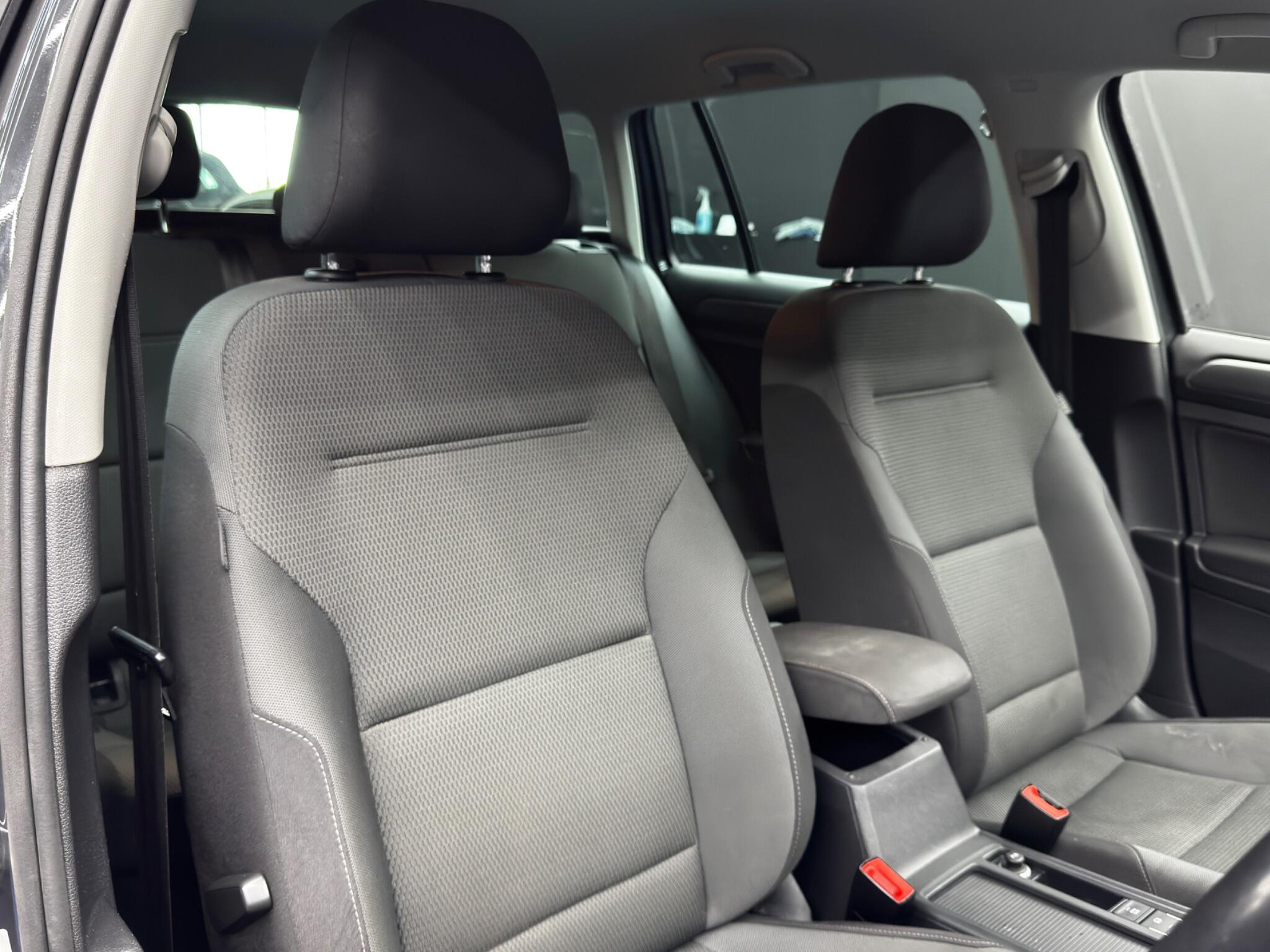 Volkswagen Golf view 12