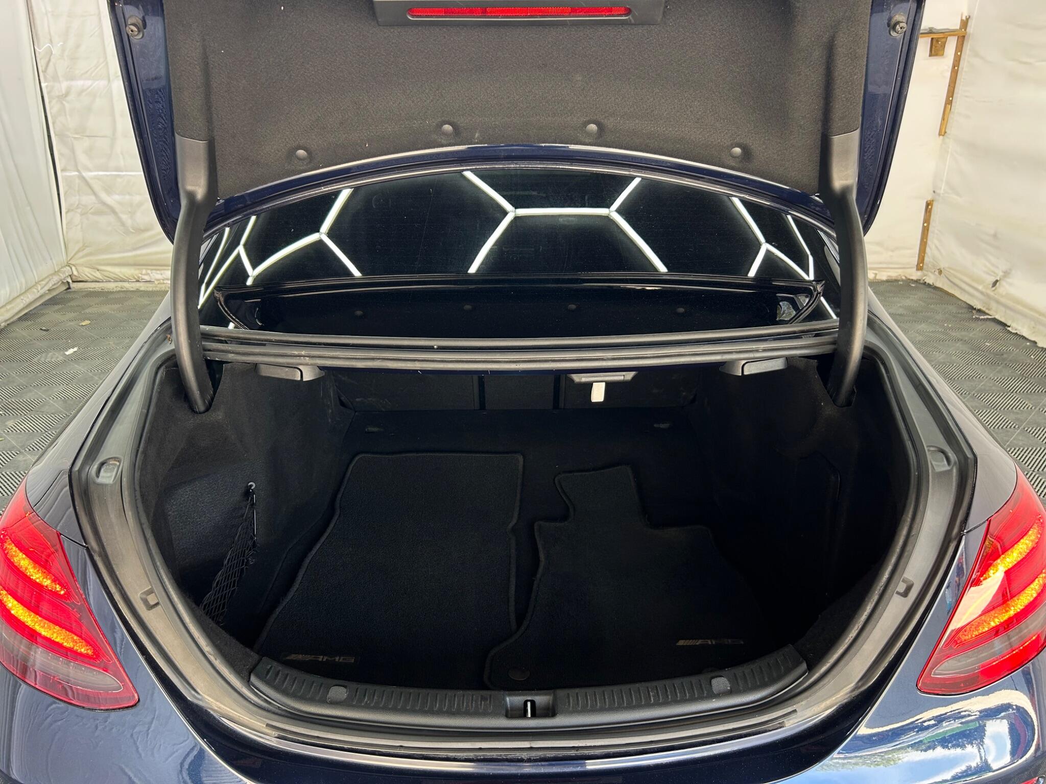 Mercedes-Benz E Class view 47