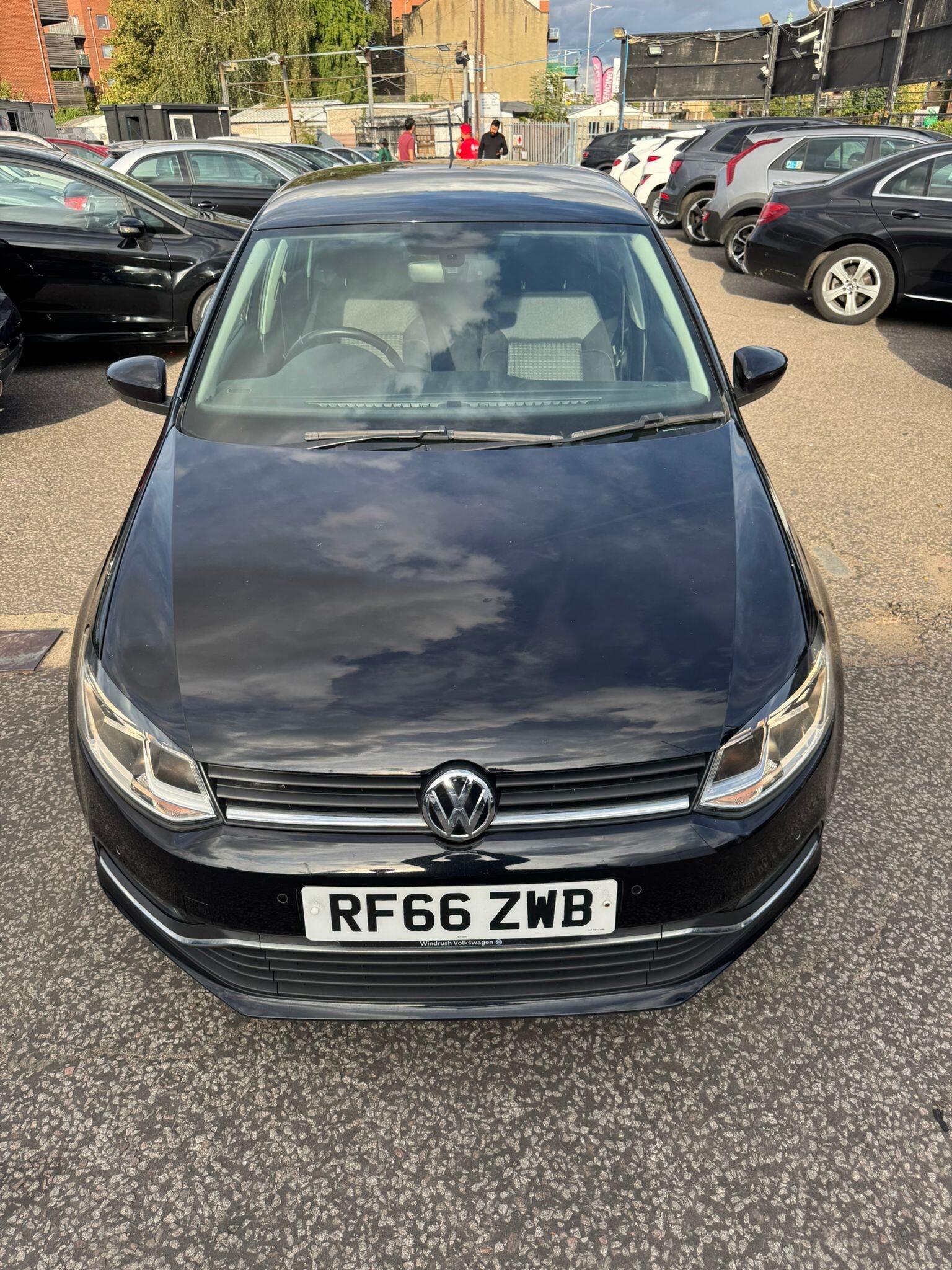 Volkswagen Polo view 3