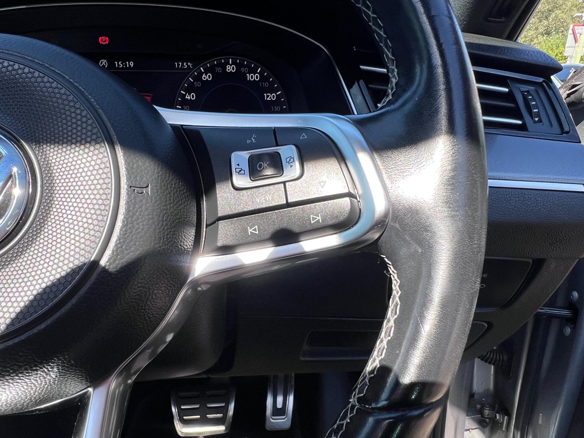 Volkswagen Passat view 27