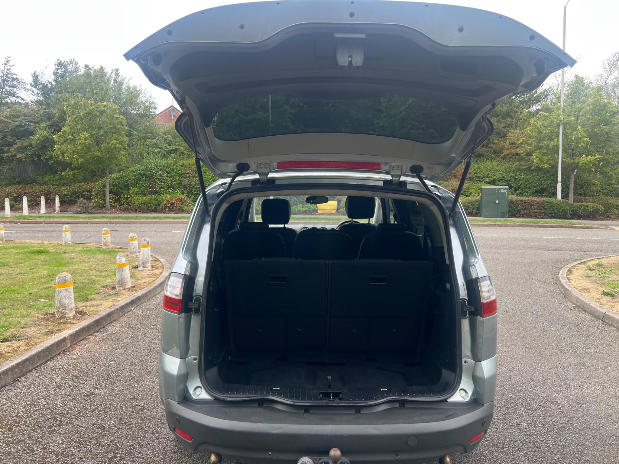 Ford S-Max view 12