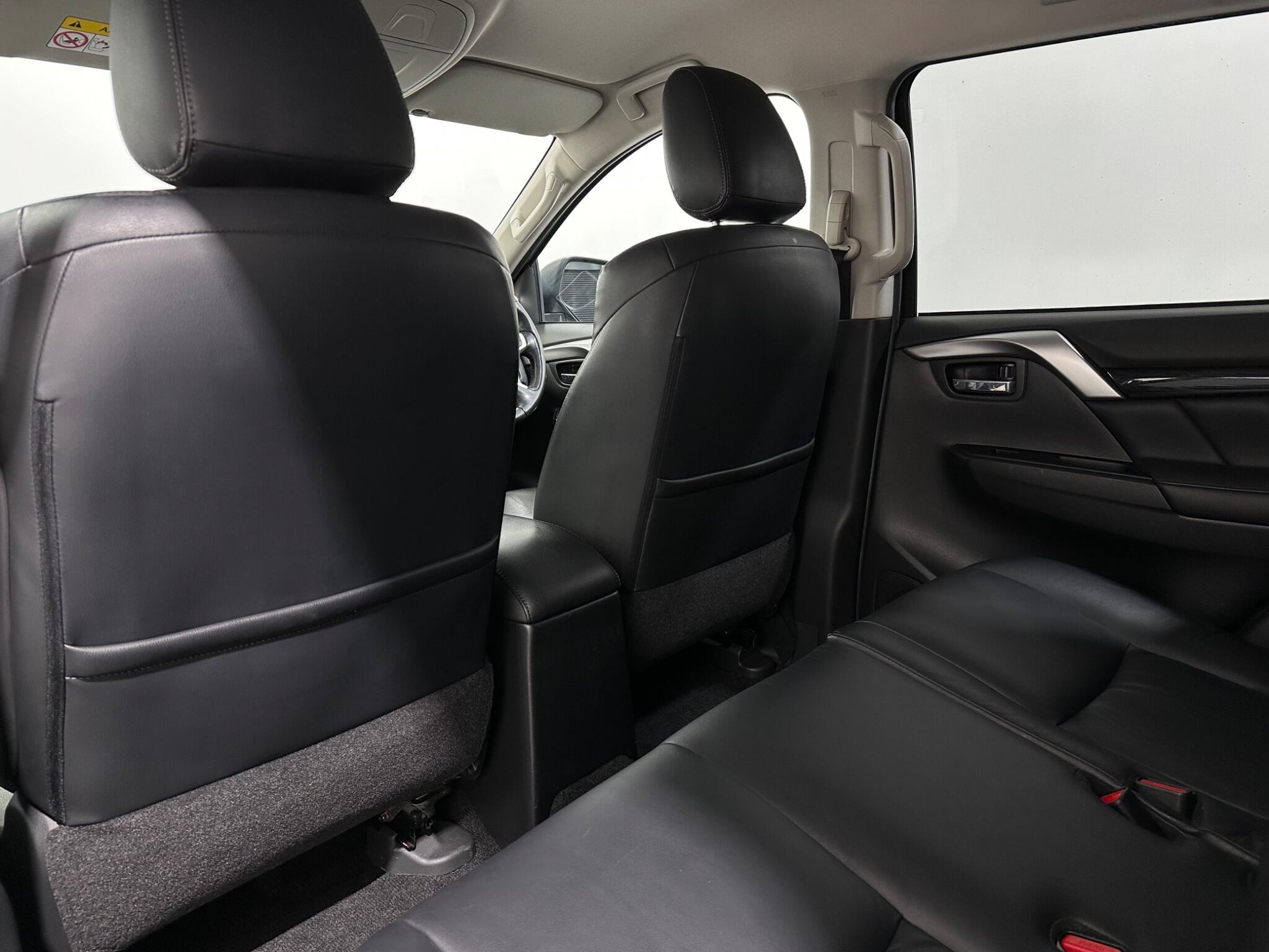 Mitsubishi Shogun Sport view 39