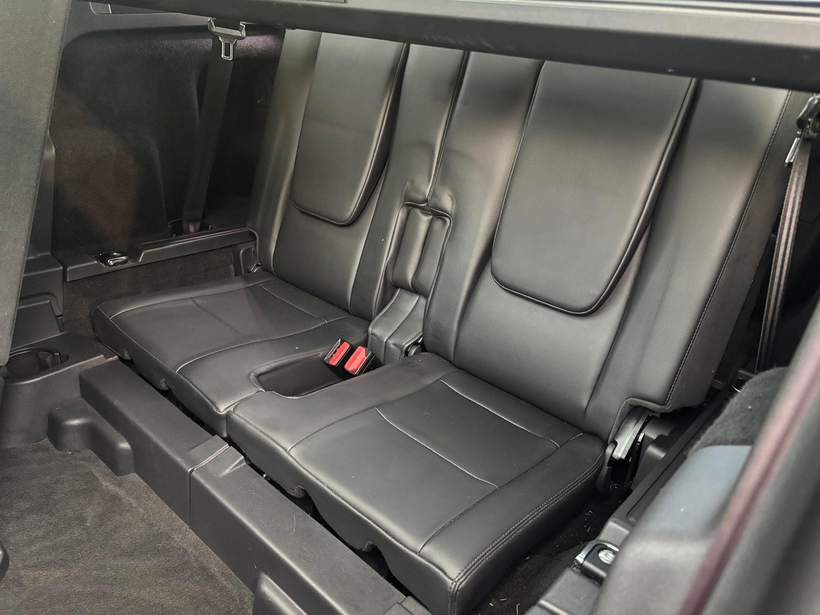 Land Rover Discovery Sport view 16
