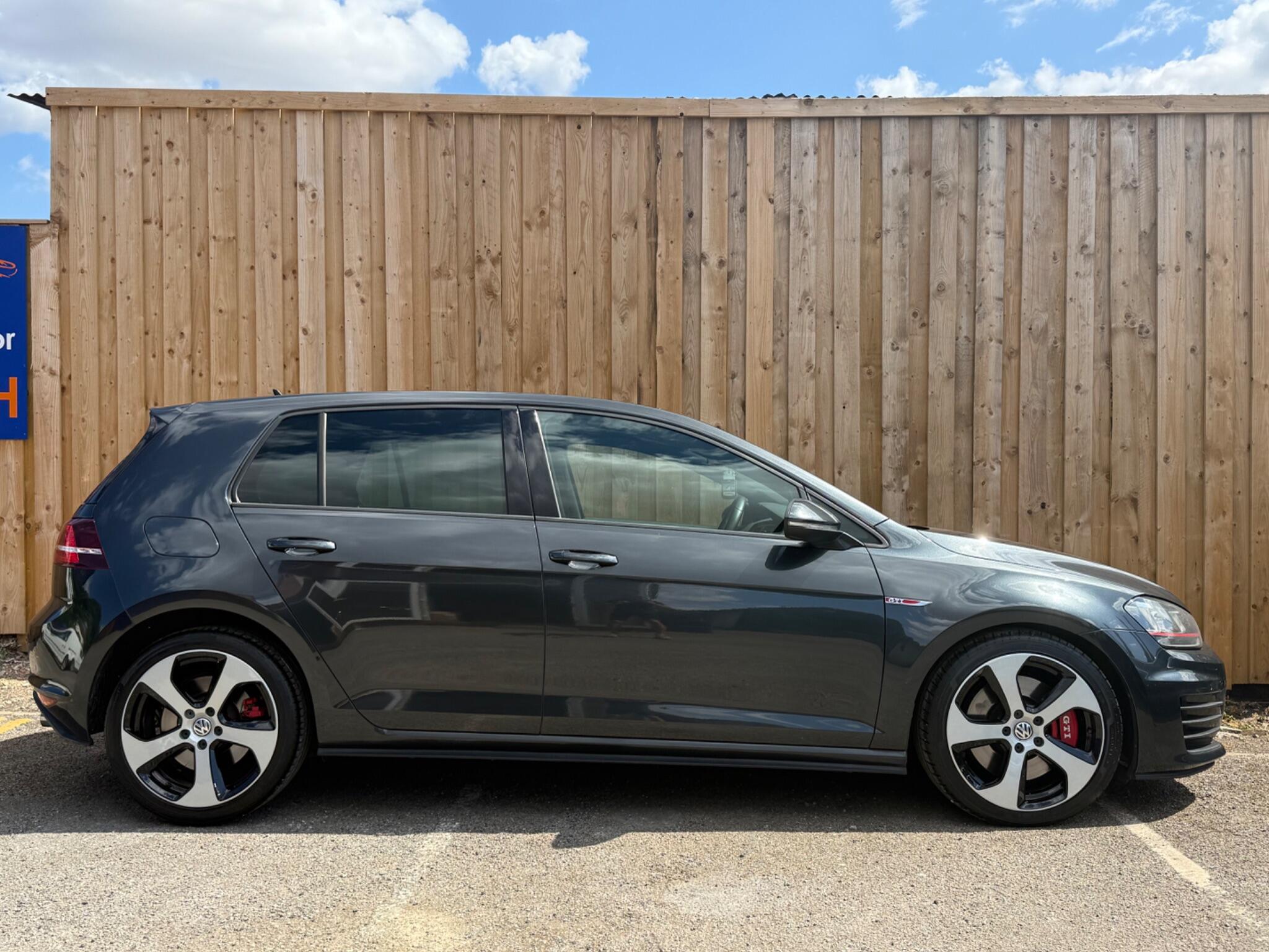 Volkswagen Golf view 3