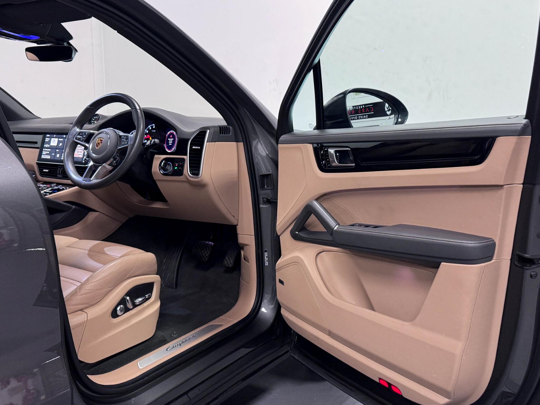 Porsche Cayenne view 29