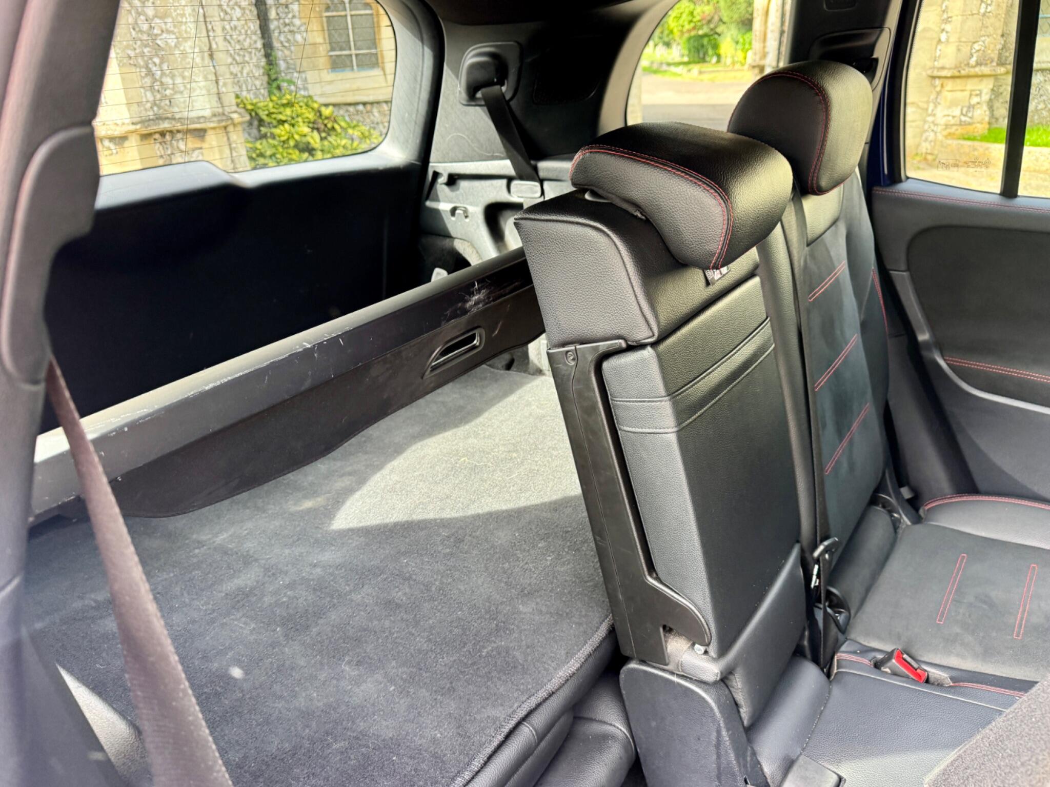 Mercedes-Benz GLB view 39