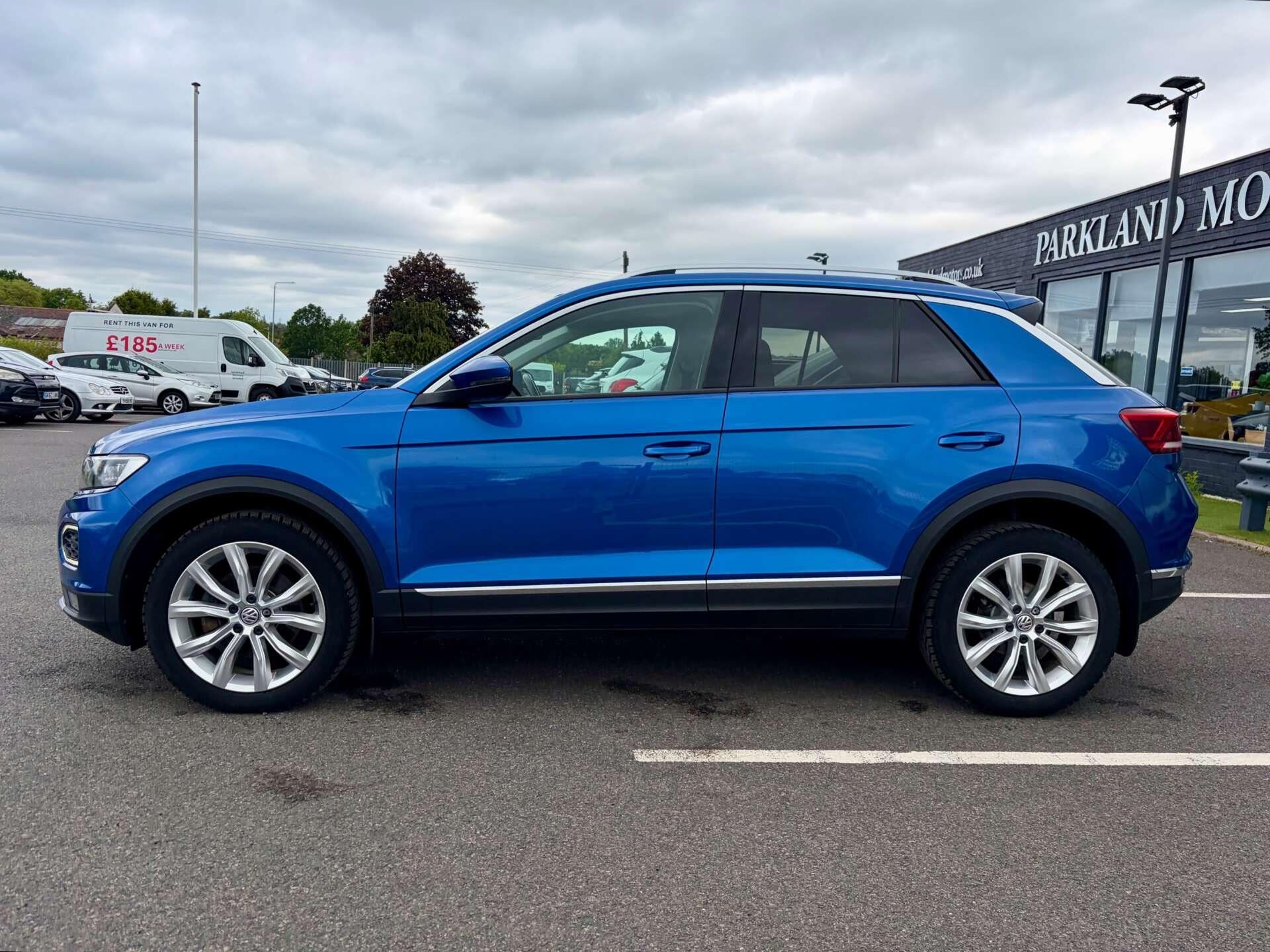 Volkswagen T-Roc view 5