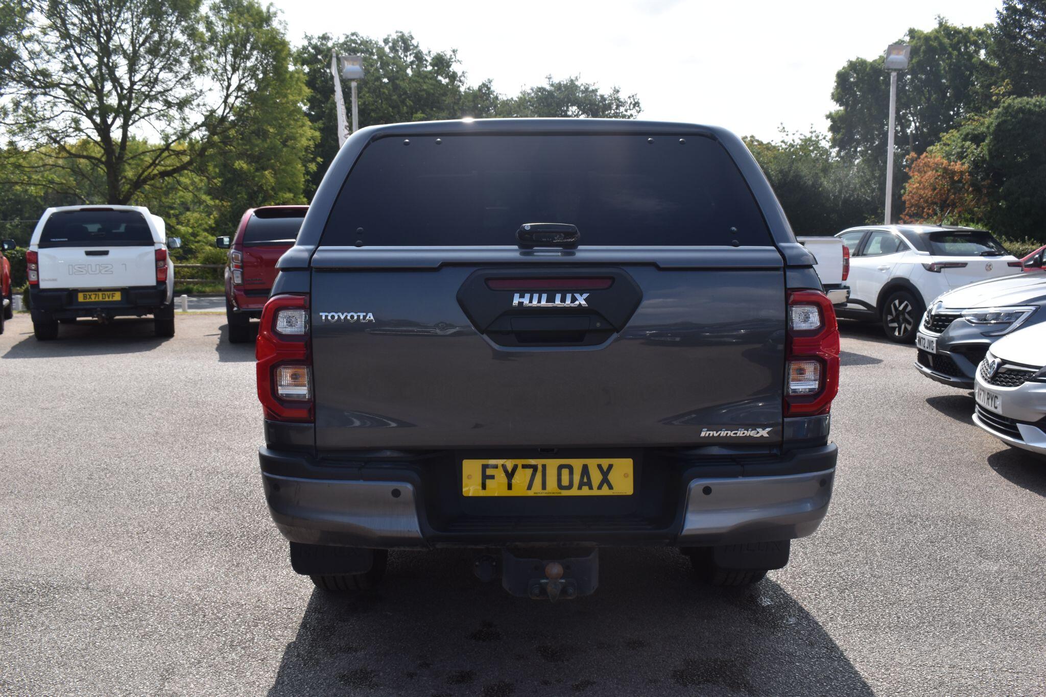 Hilux - 2.8 D-4D Invincible X Auto 4WD Euro 6 (s/s) 4dr - Image 9