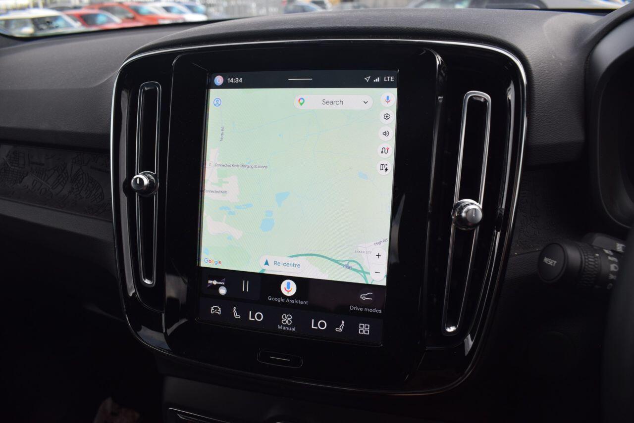Volvo XC40 view 2