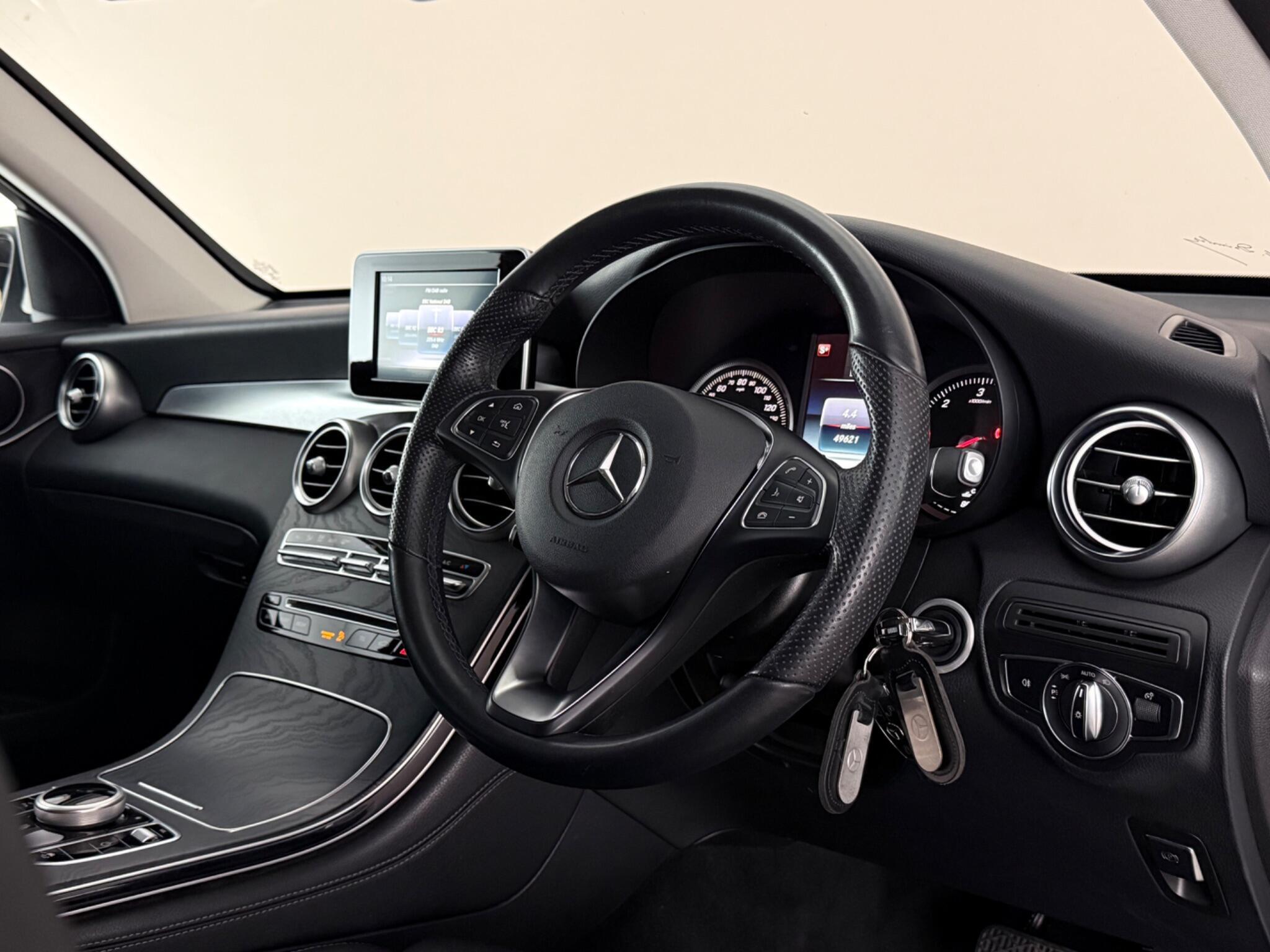 Mercedes-Benz GLC view 3