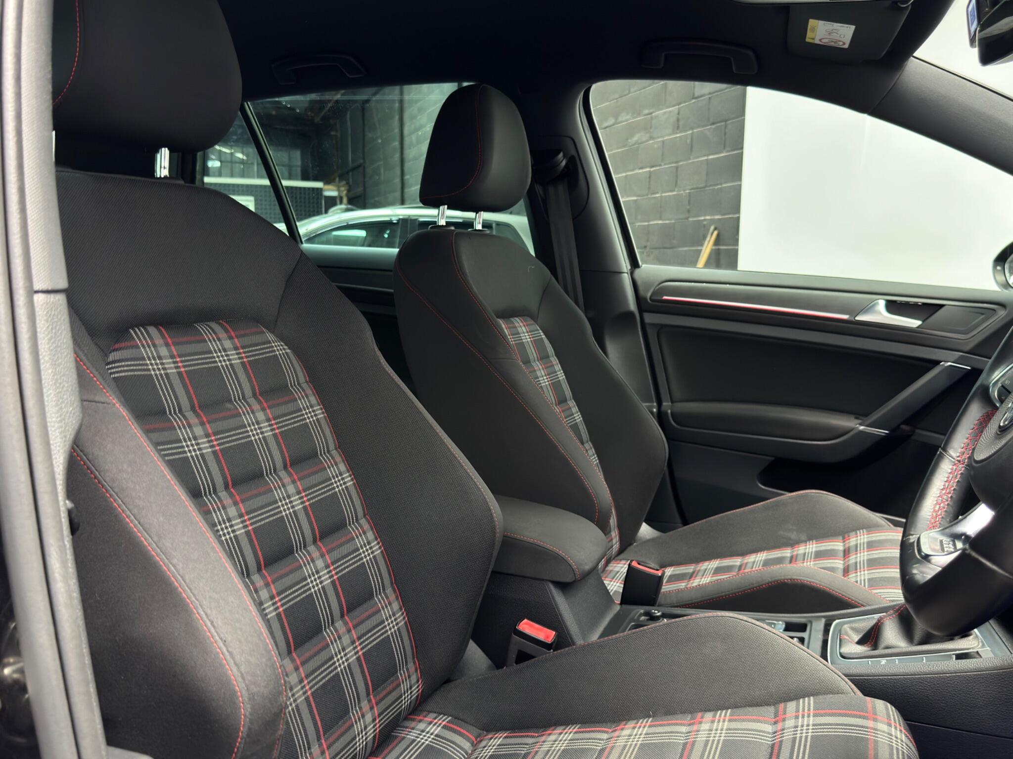 Volkswagen Golf view 14