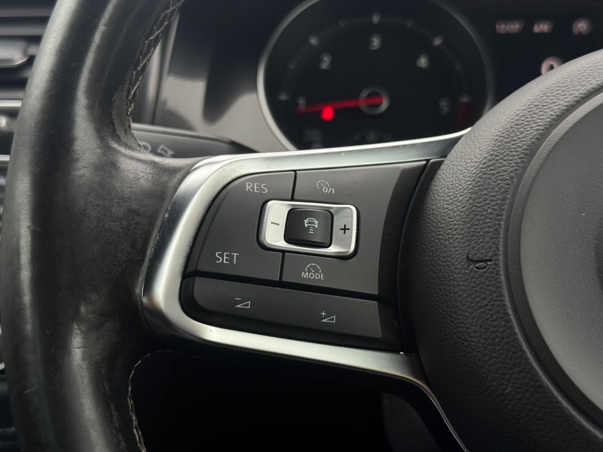 Volkswagen Golf view 30
