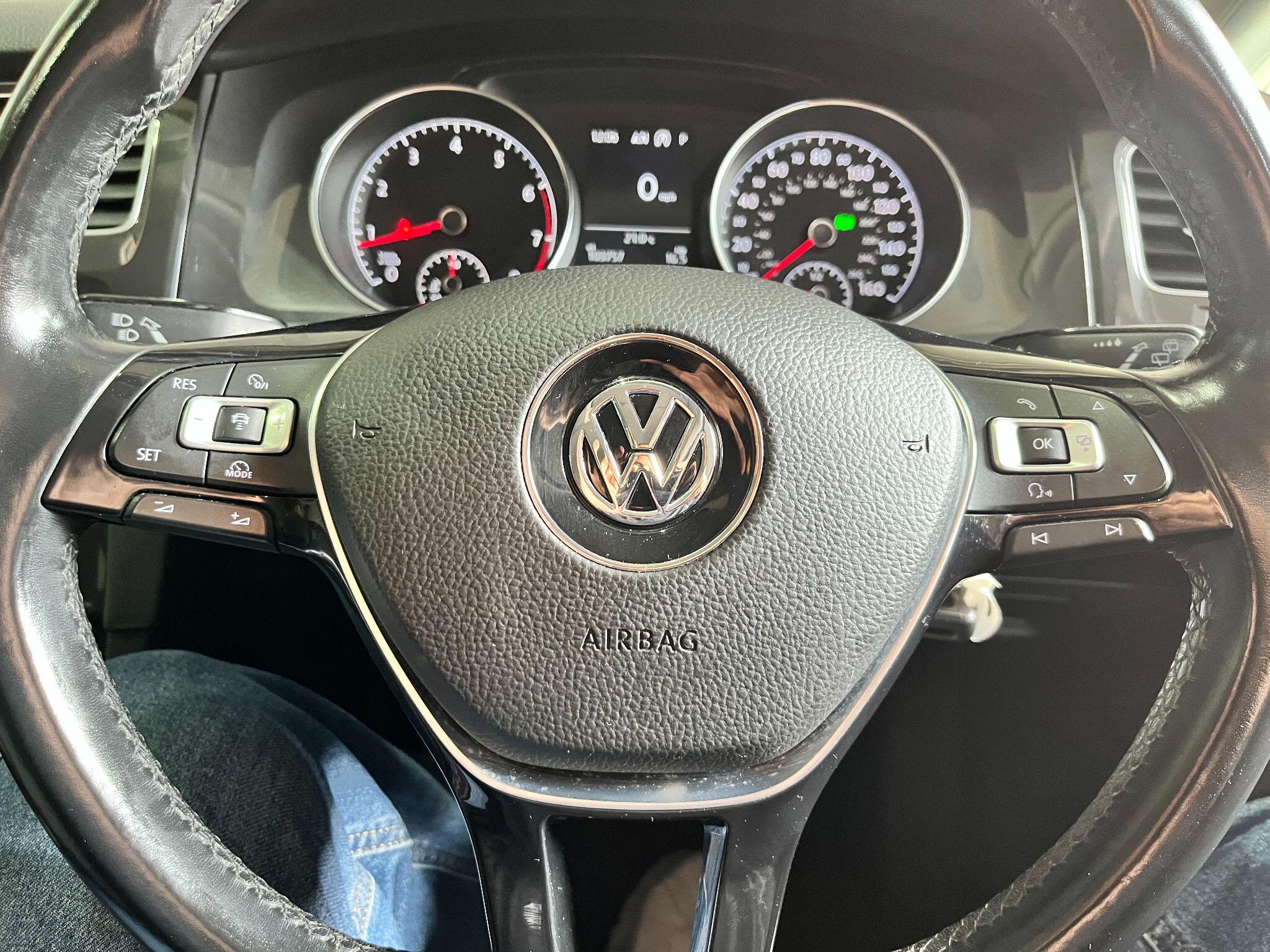Volkswagen Golf view 33