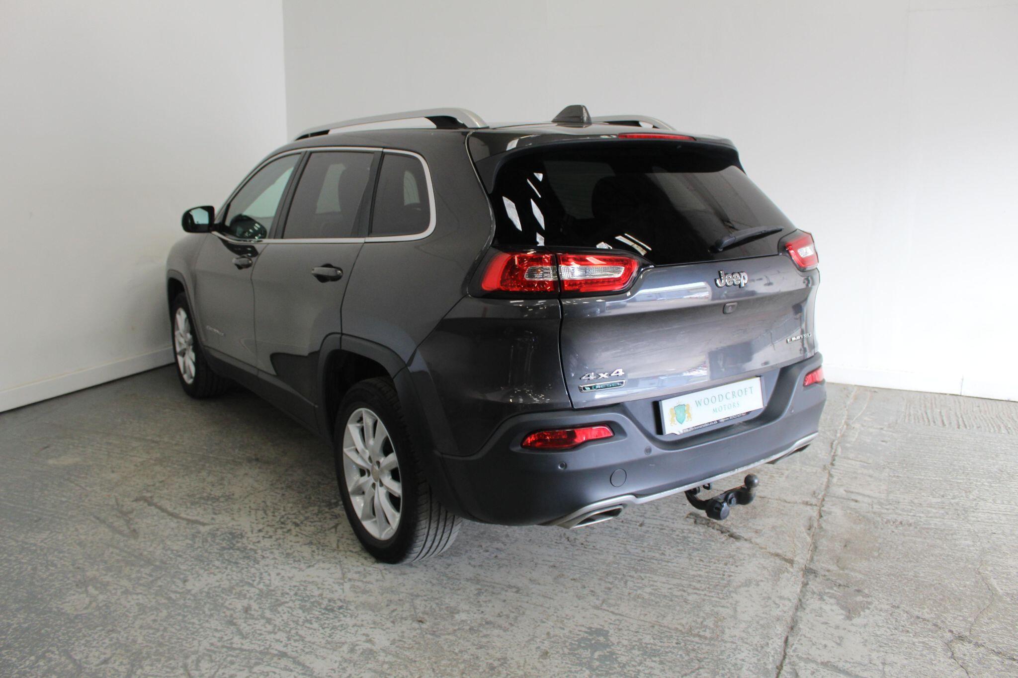 Jeep Cherokee view 7