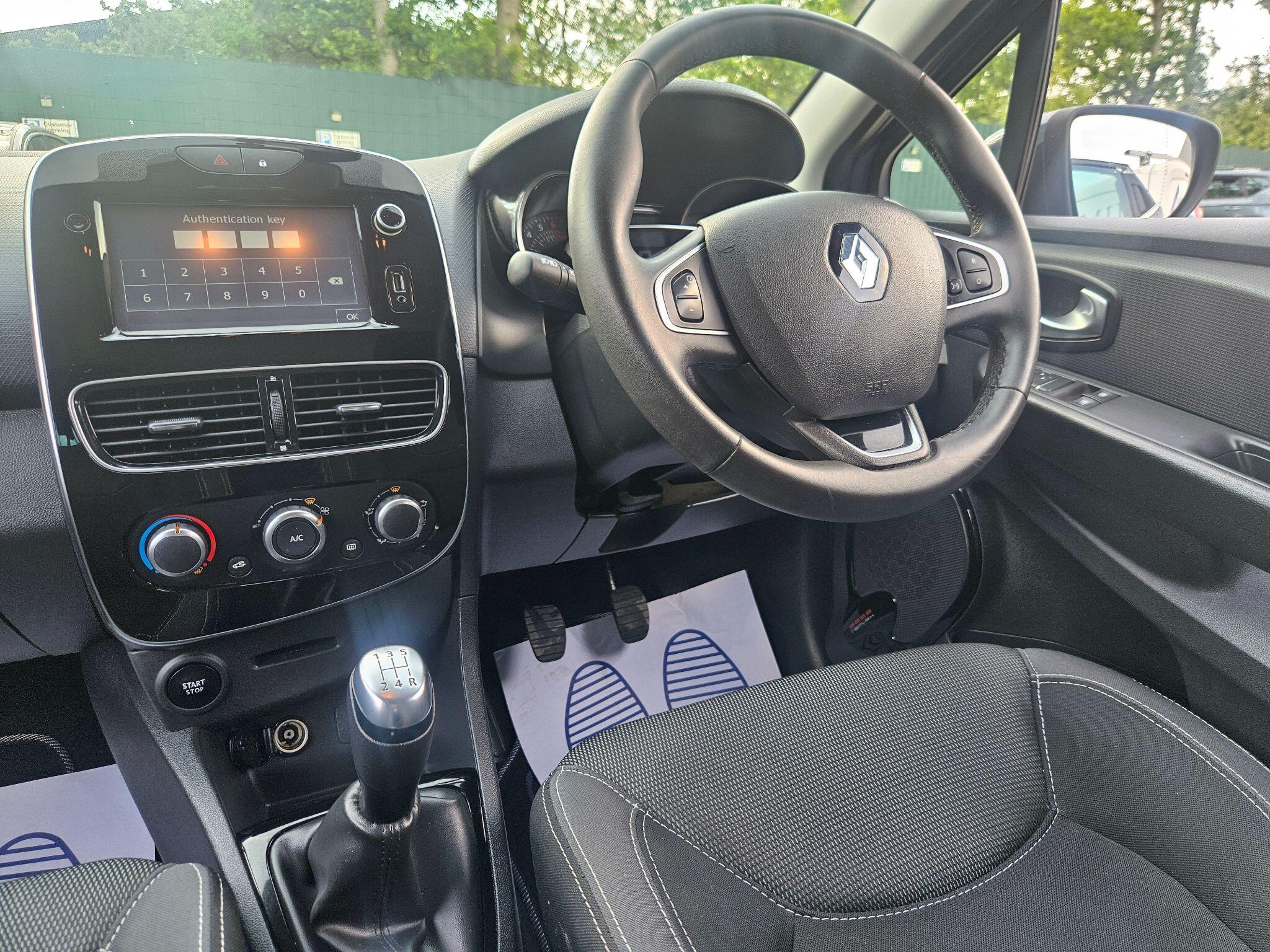 2018 Renault Clio image 21