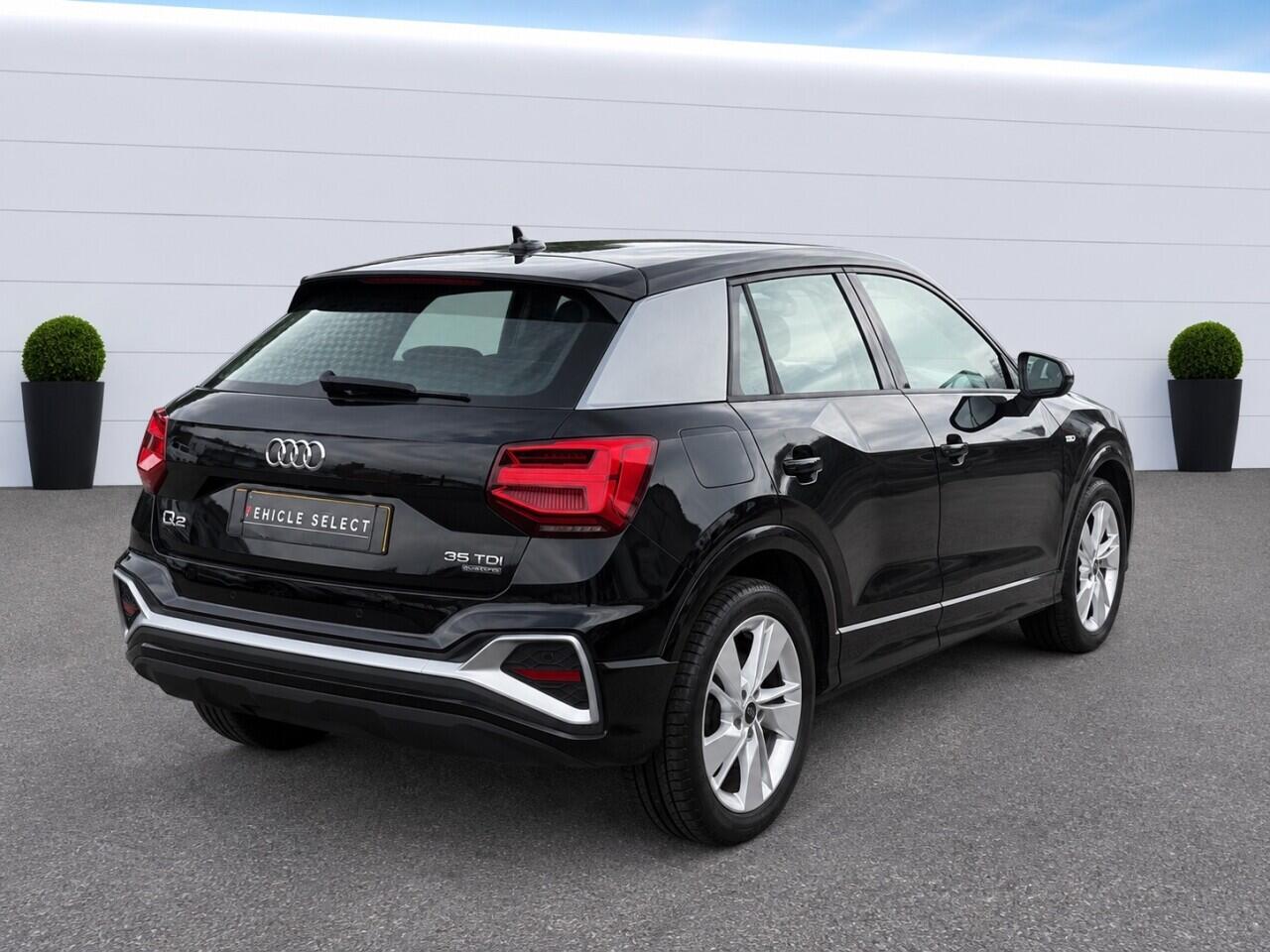 Audi Q2 view 10