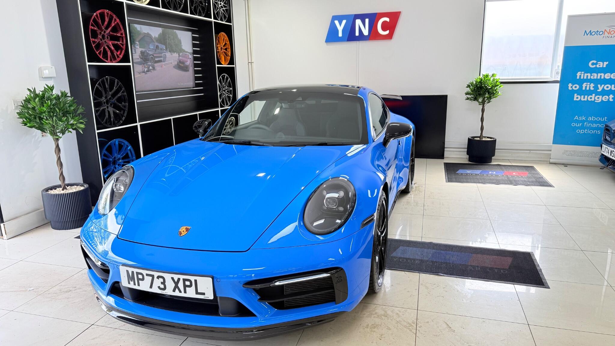 Porsche 911 view 12