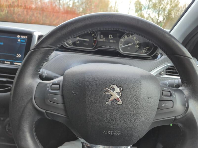 2019 Peugeot 208 1.2 PureTech Signature Euro 6 (s/s) 5dr • 53,000 miles image 17