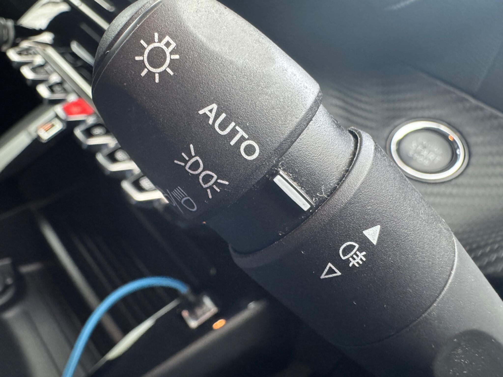 Peugeot E-208 view 36