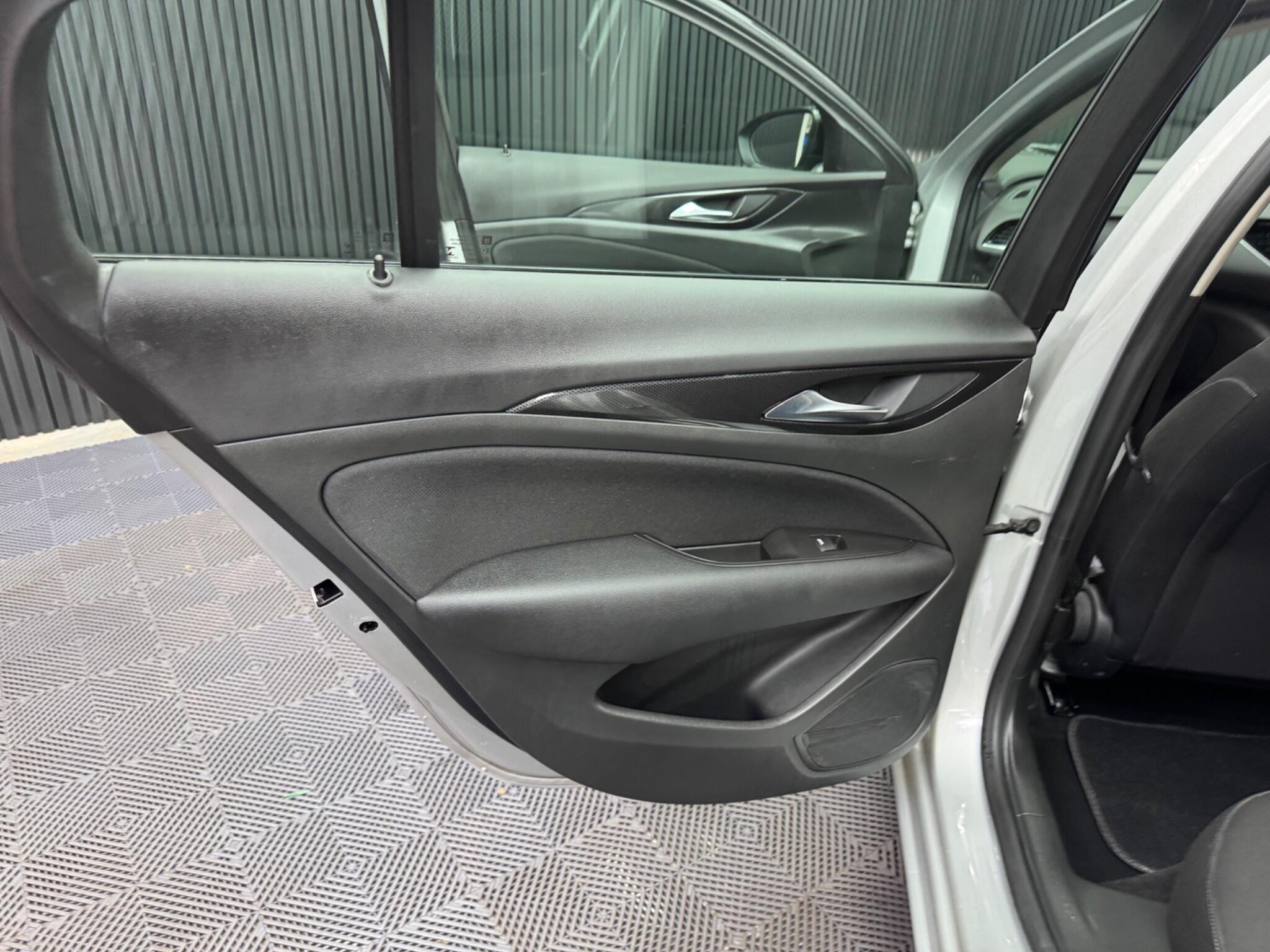 Vauxhall Insignia view 41