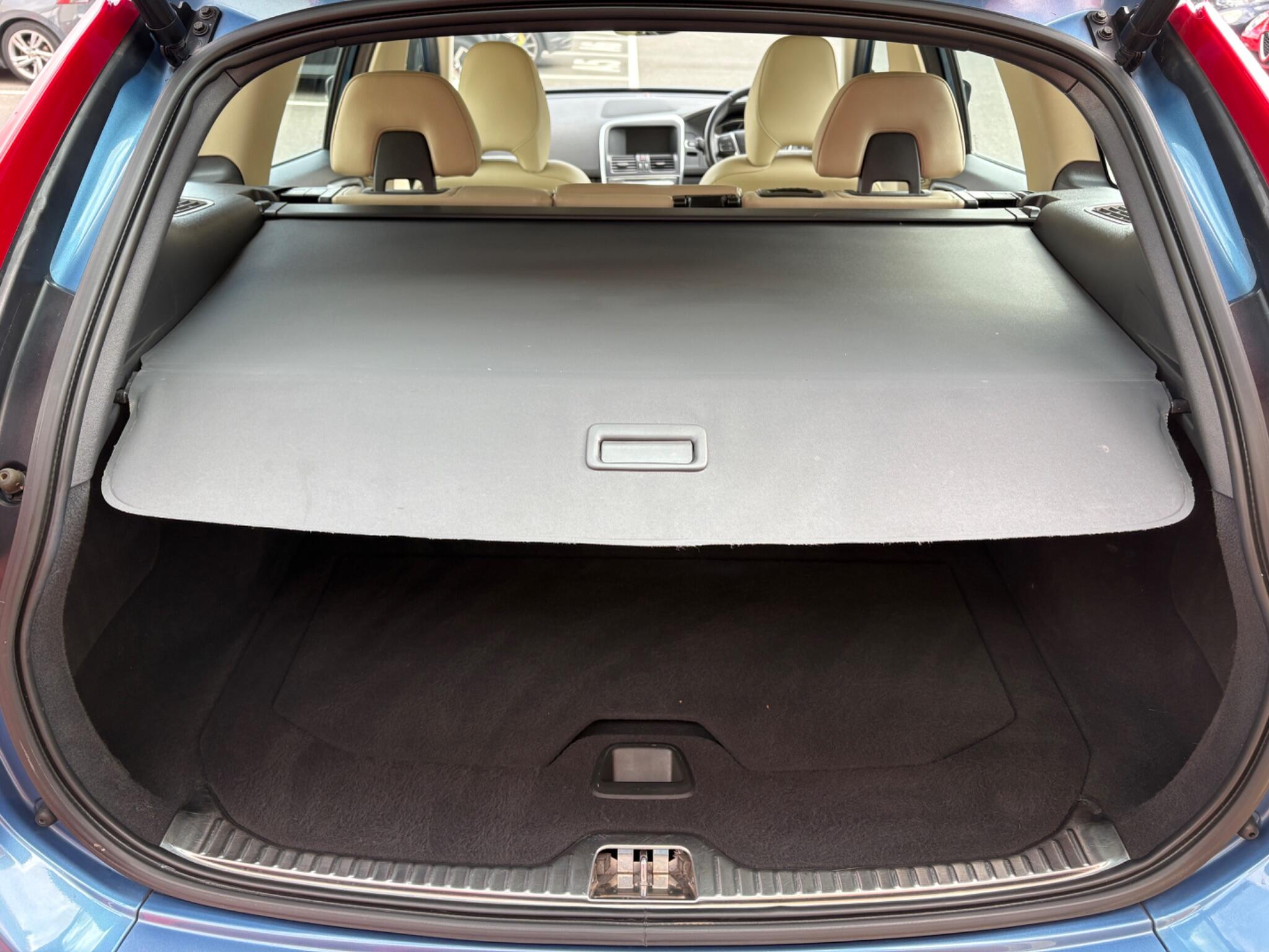 Volvo XC60 view 40