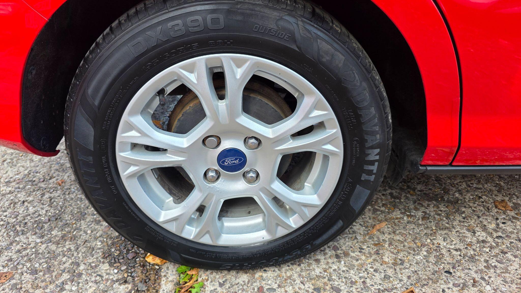 Ford B-Max view 36