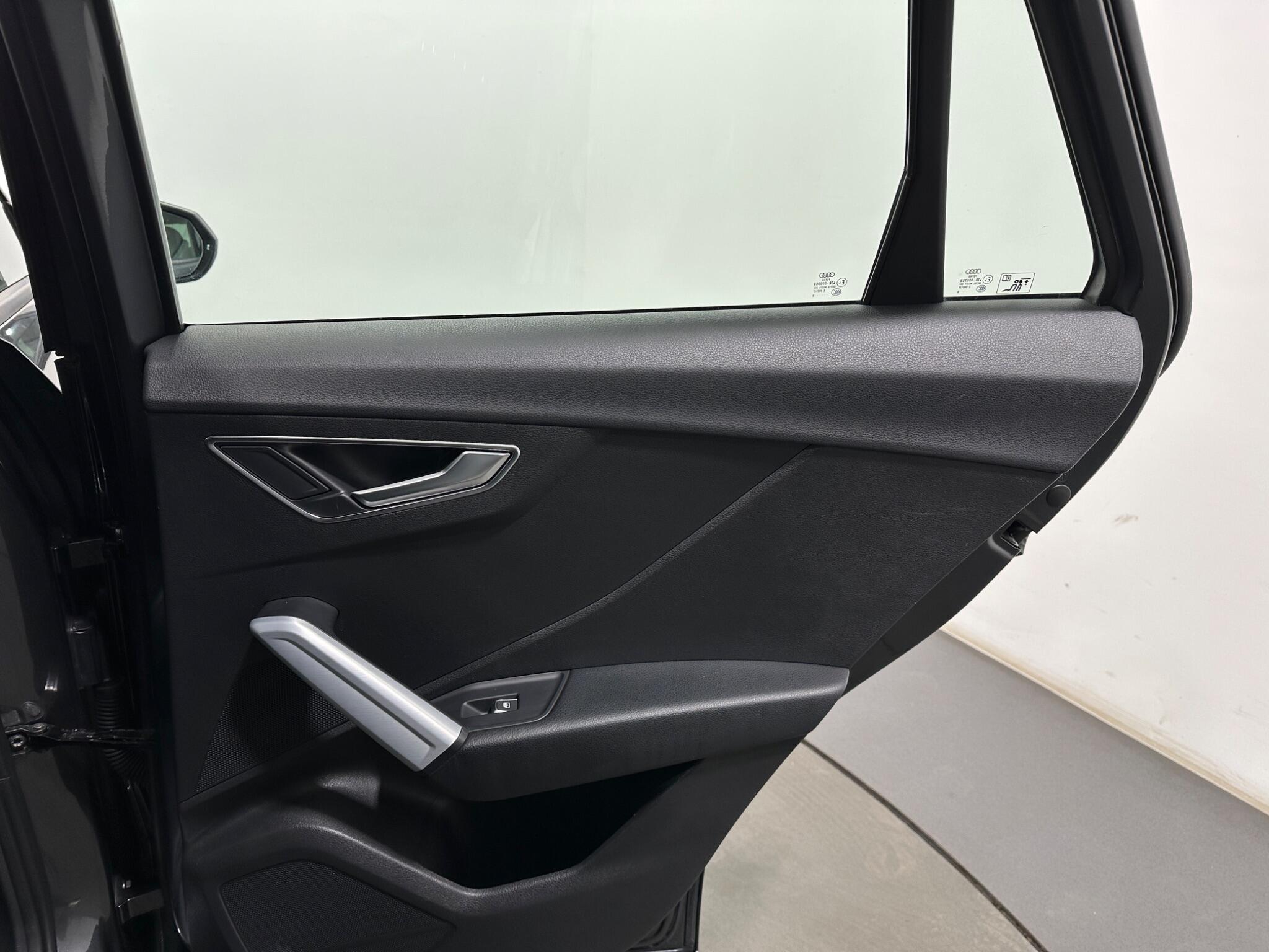 Audi Q2 view 43