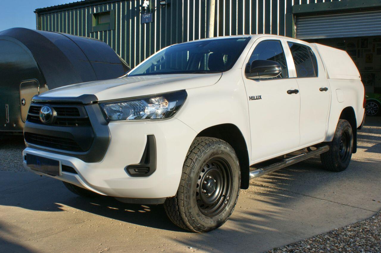 Toyota Hilux view 22