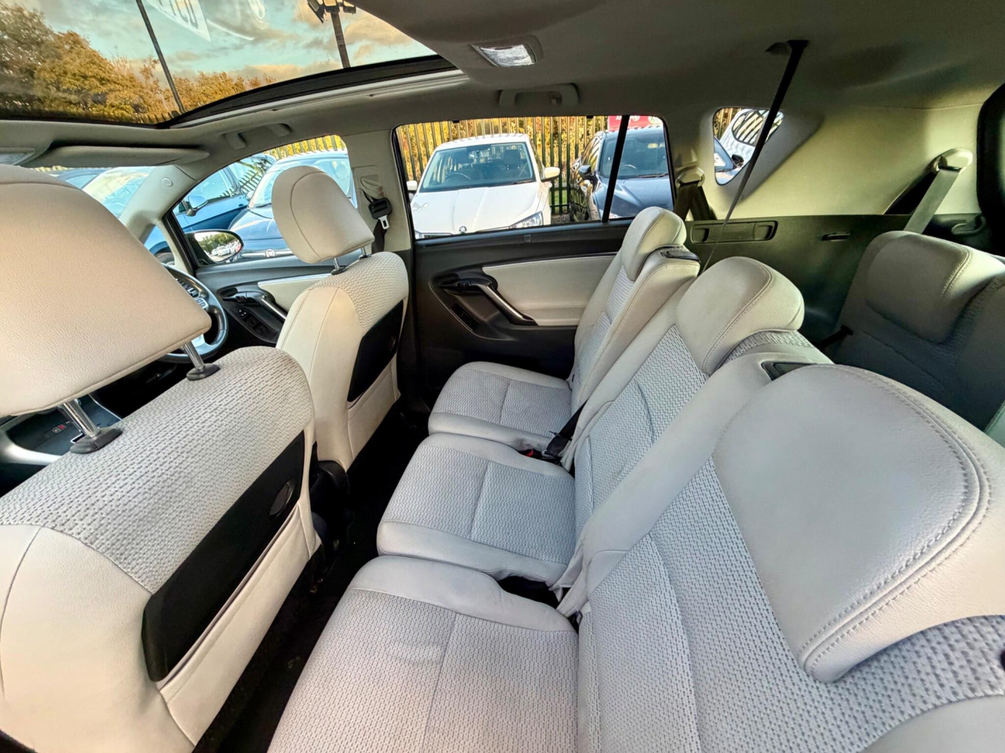 Toyota Verso view 26