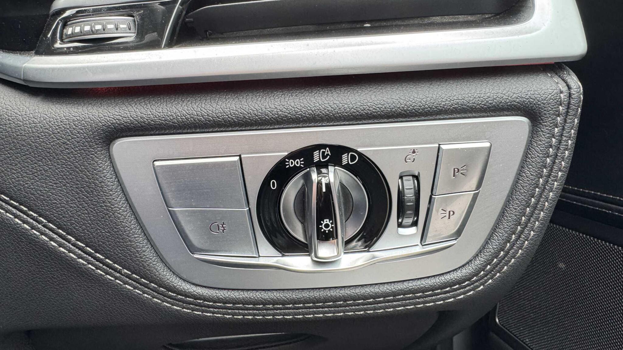 BMW 7 Series view 27